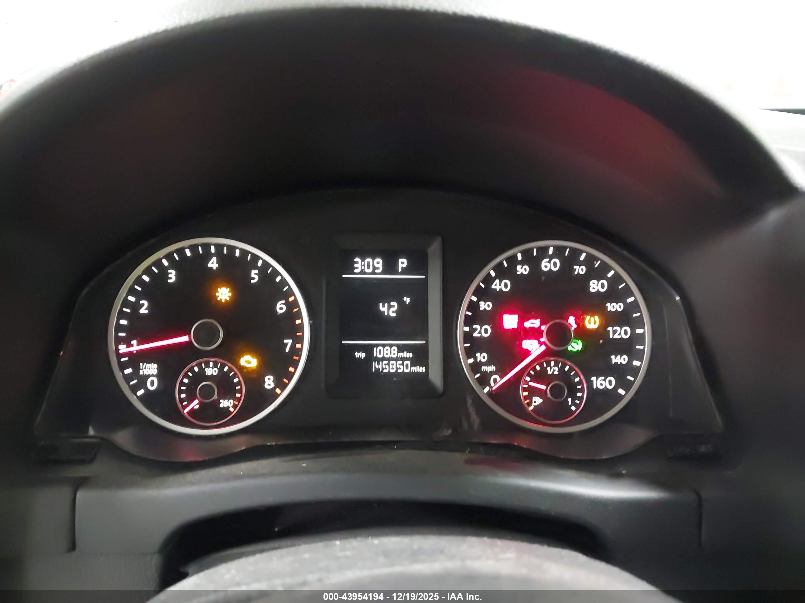 VOLKSWAGEN TIGUAN image 7