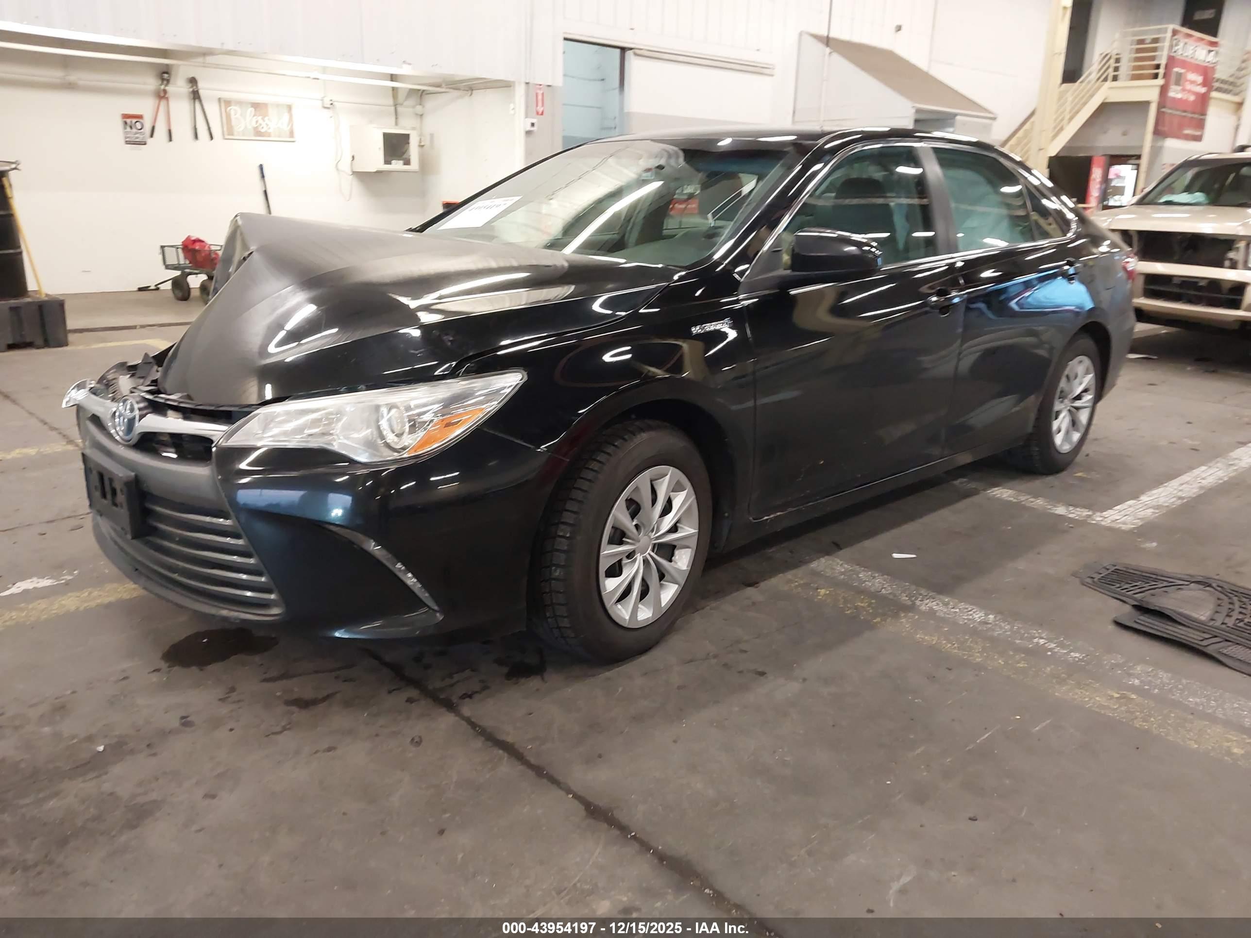TOYOTA CAMRY image 2