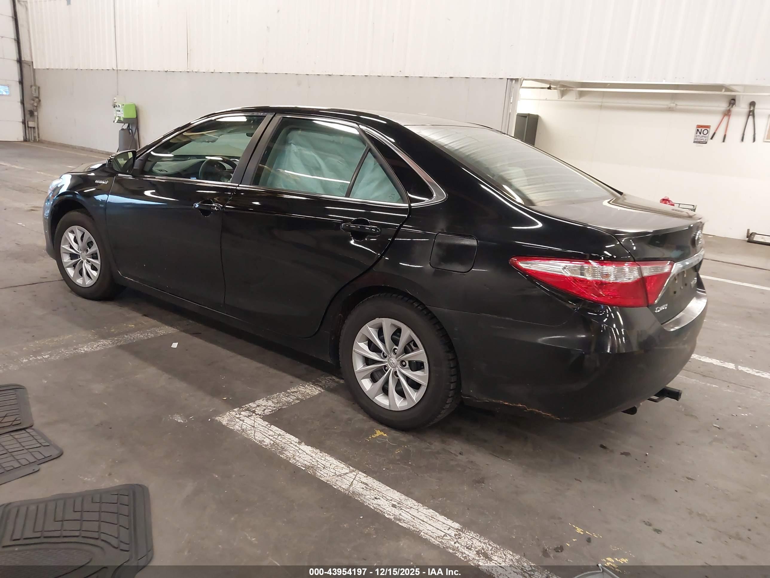 TOYOTA CAMRY image 3