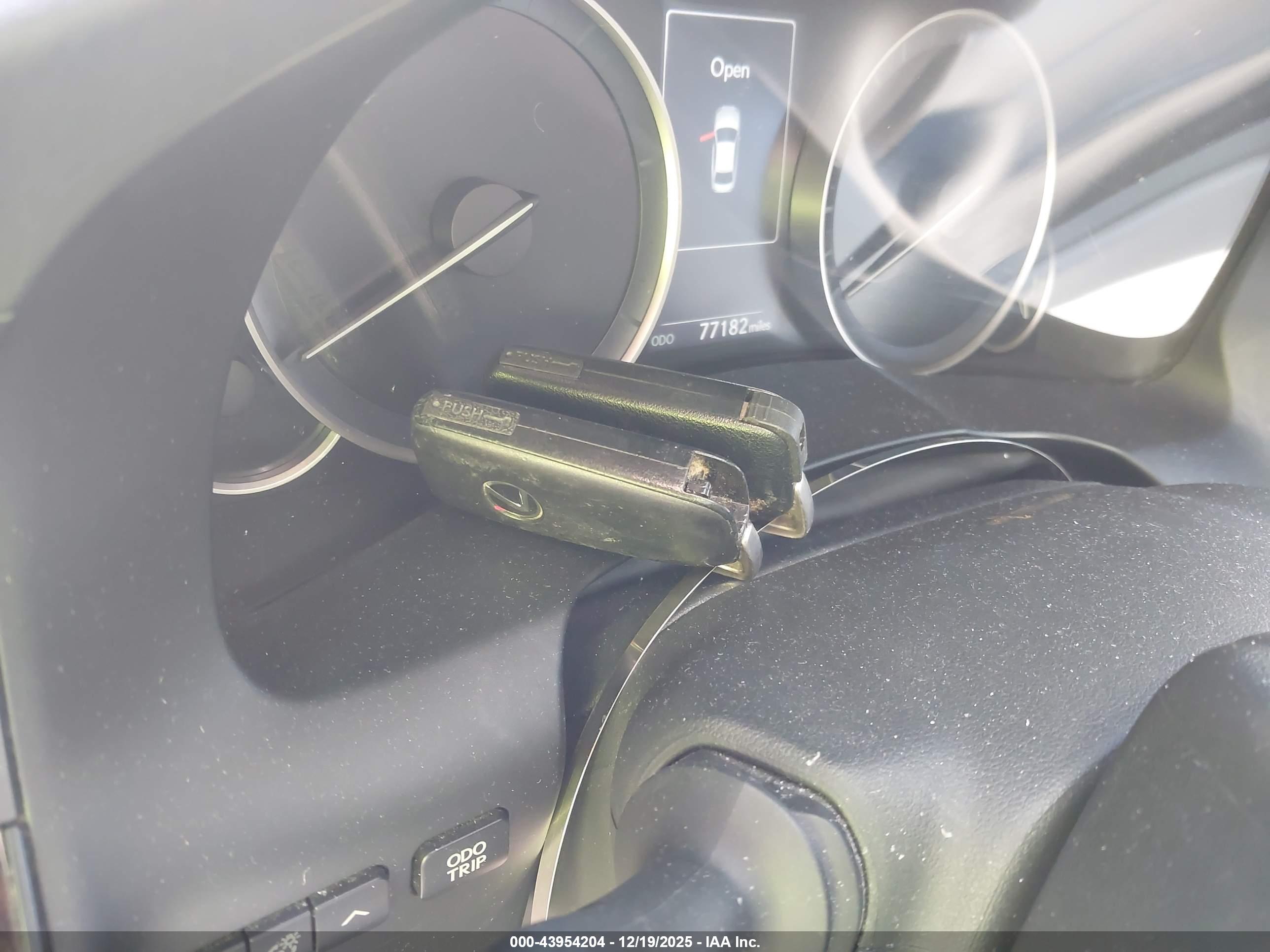 LEXUS ES image 11
