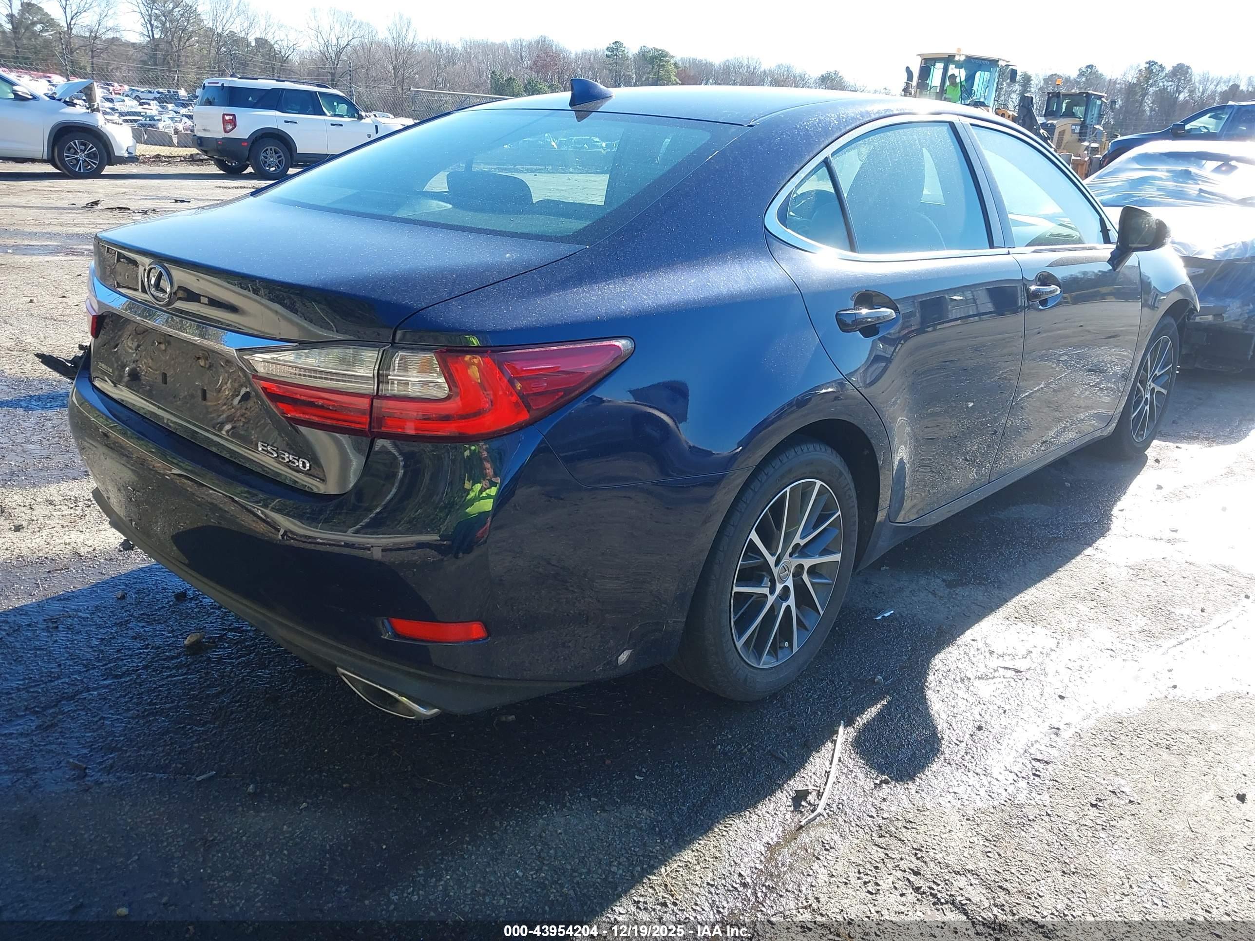 LEXUS ES image 4