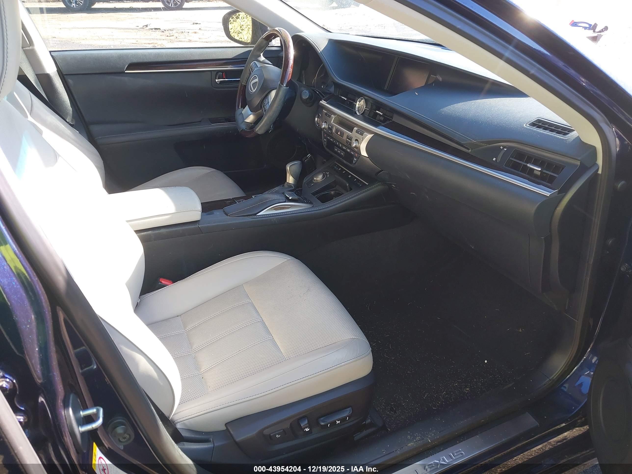 LEXUS ES image 5