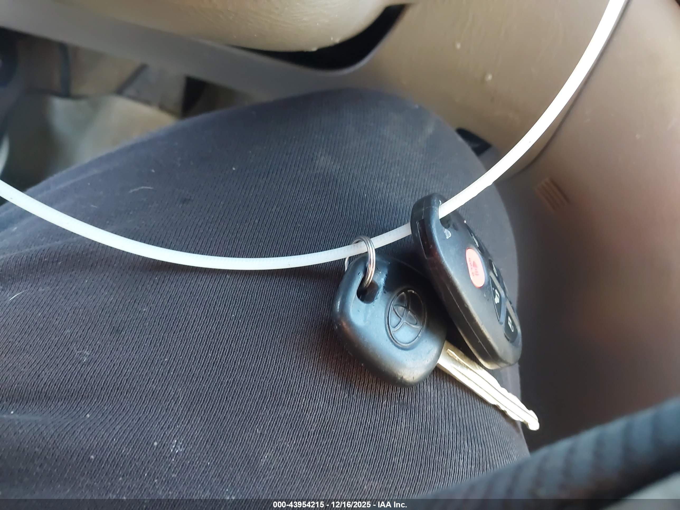 TOYOTA SIENNA image 11
