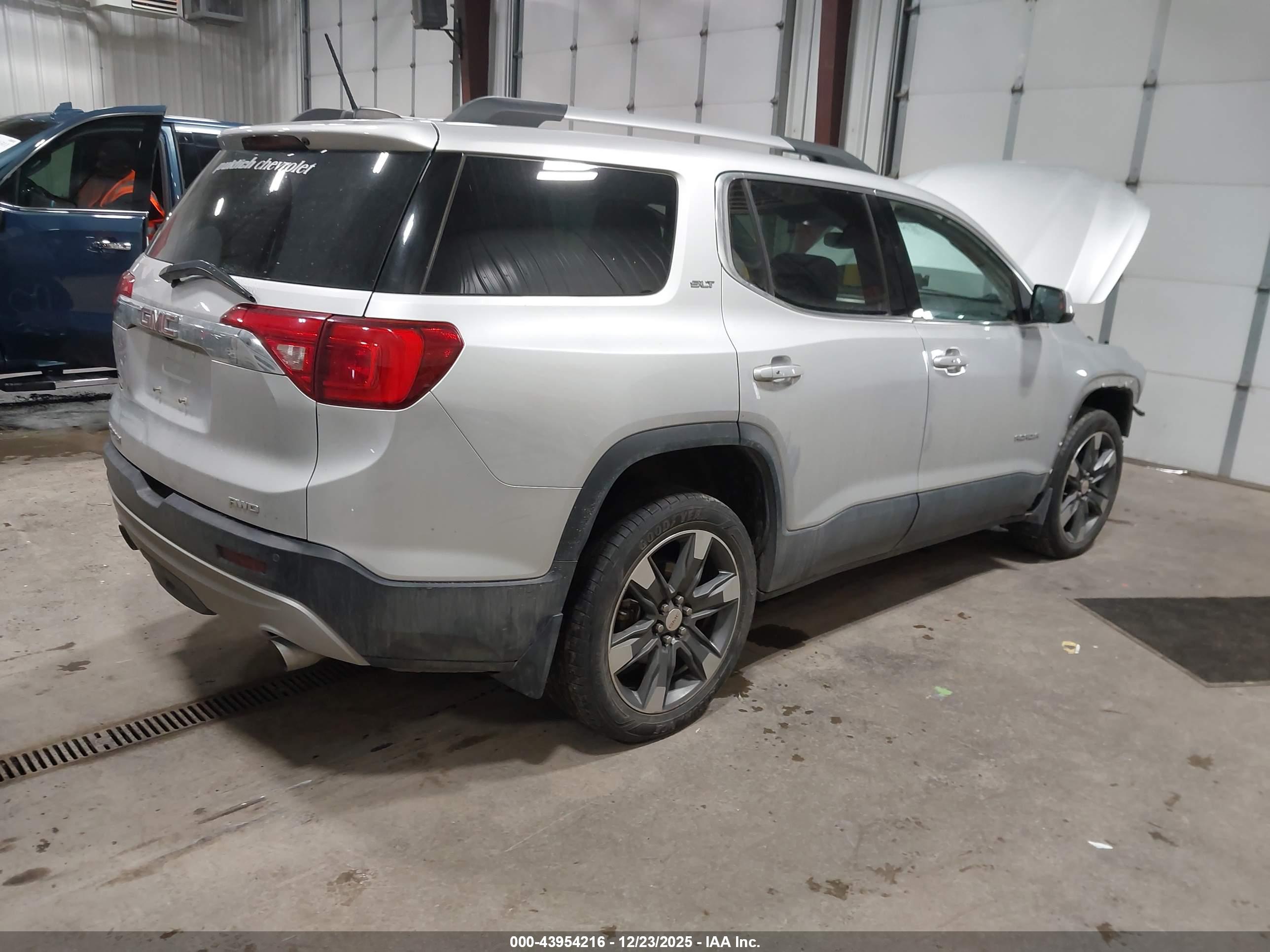 GMC ACADIA image 4
