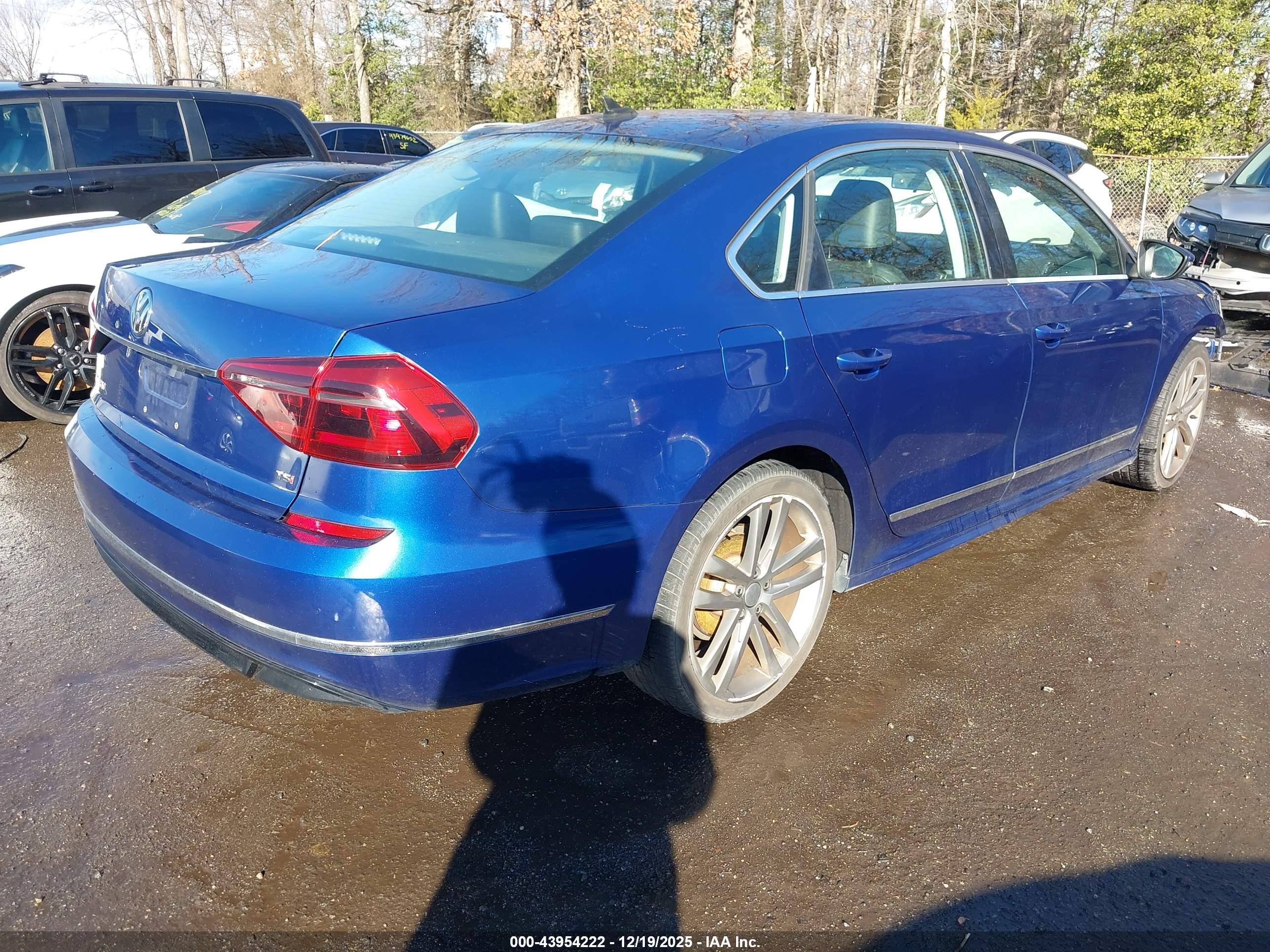 VOLKSWAGEN PASSAT image 4