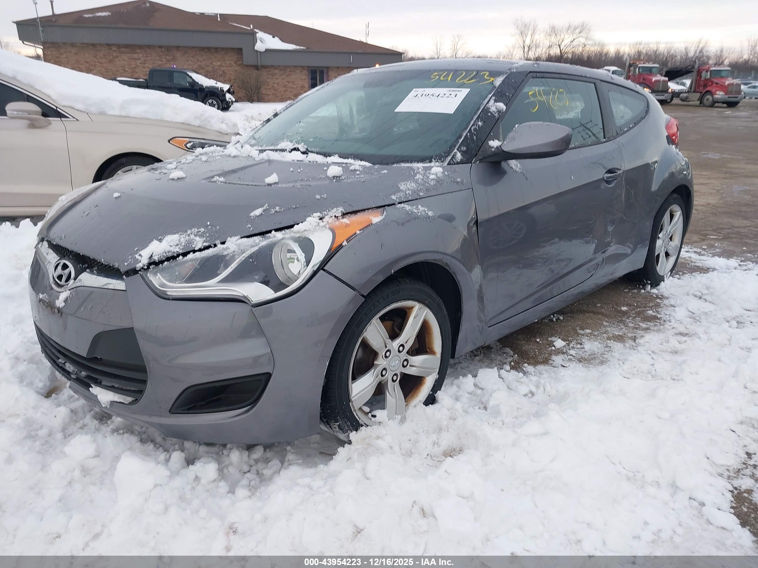 HYUNDAI VELOSTER image 2
