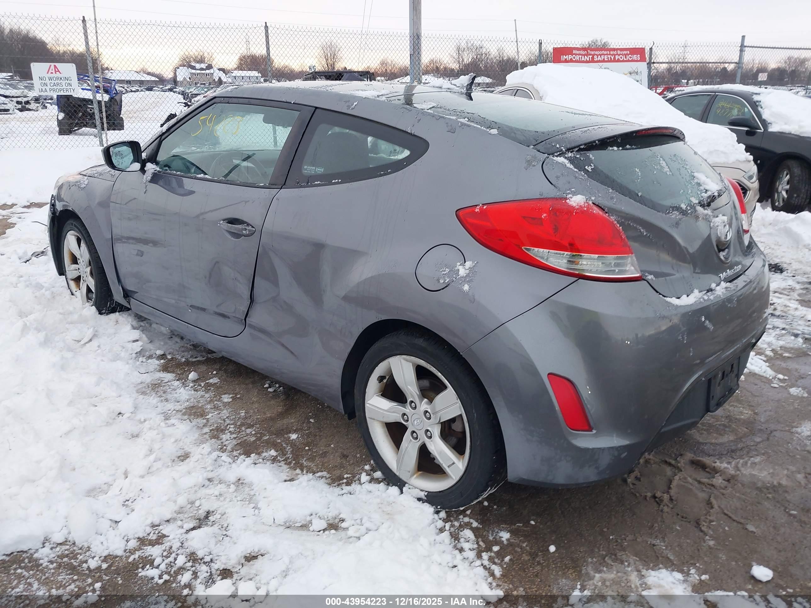 HYUNDAI VELOSTER image 3