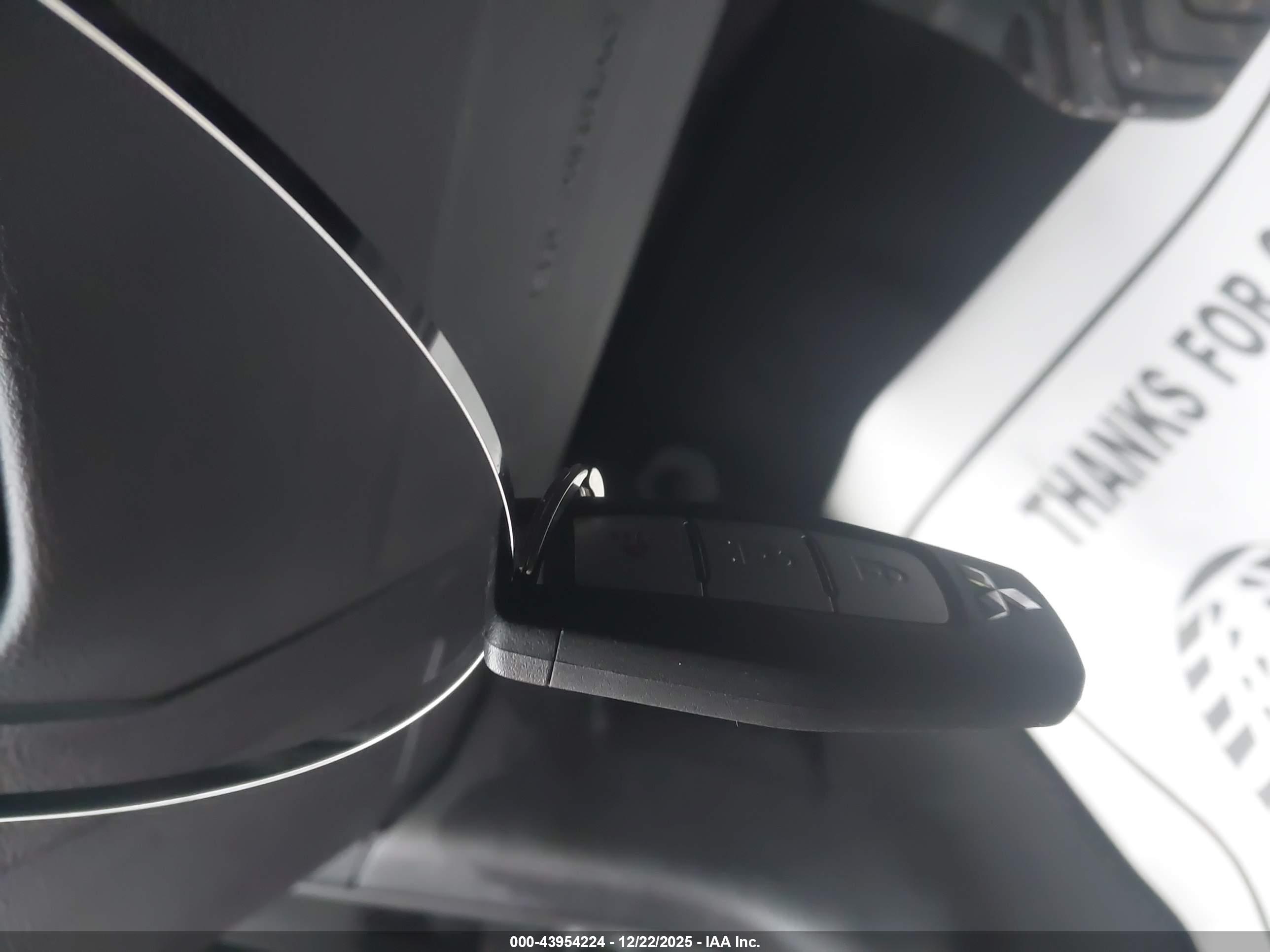 MITSUBISHI OUTLANDER image 11