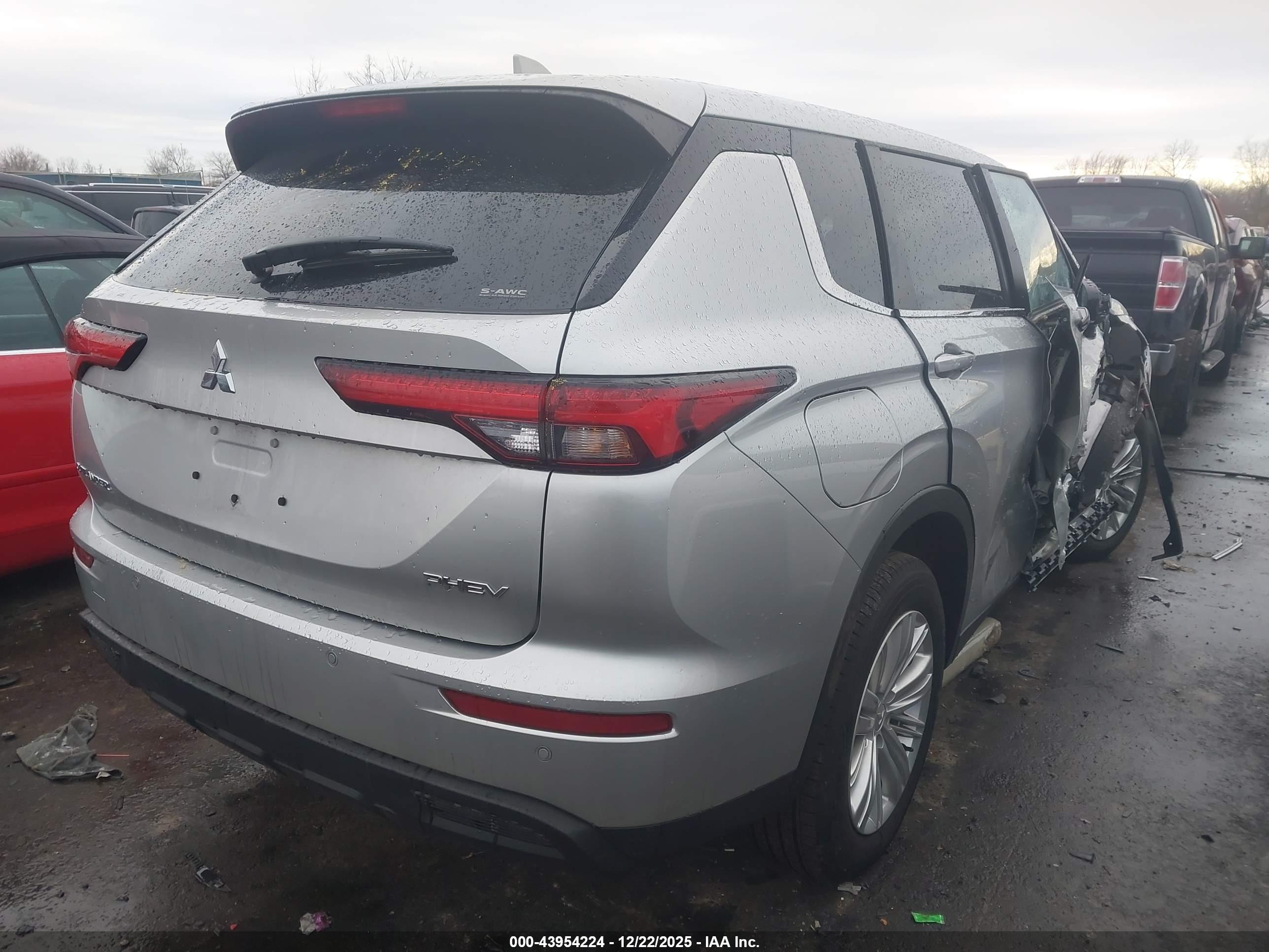 MITSUBISHI OUTLANDER image 4