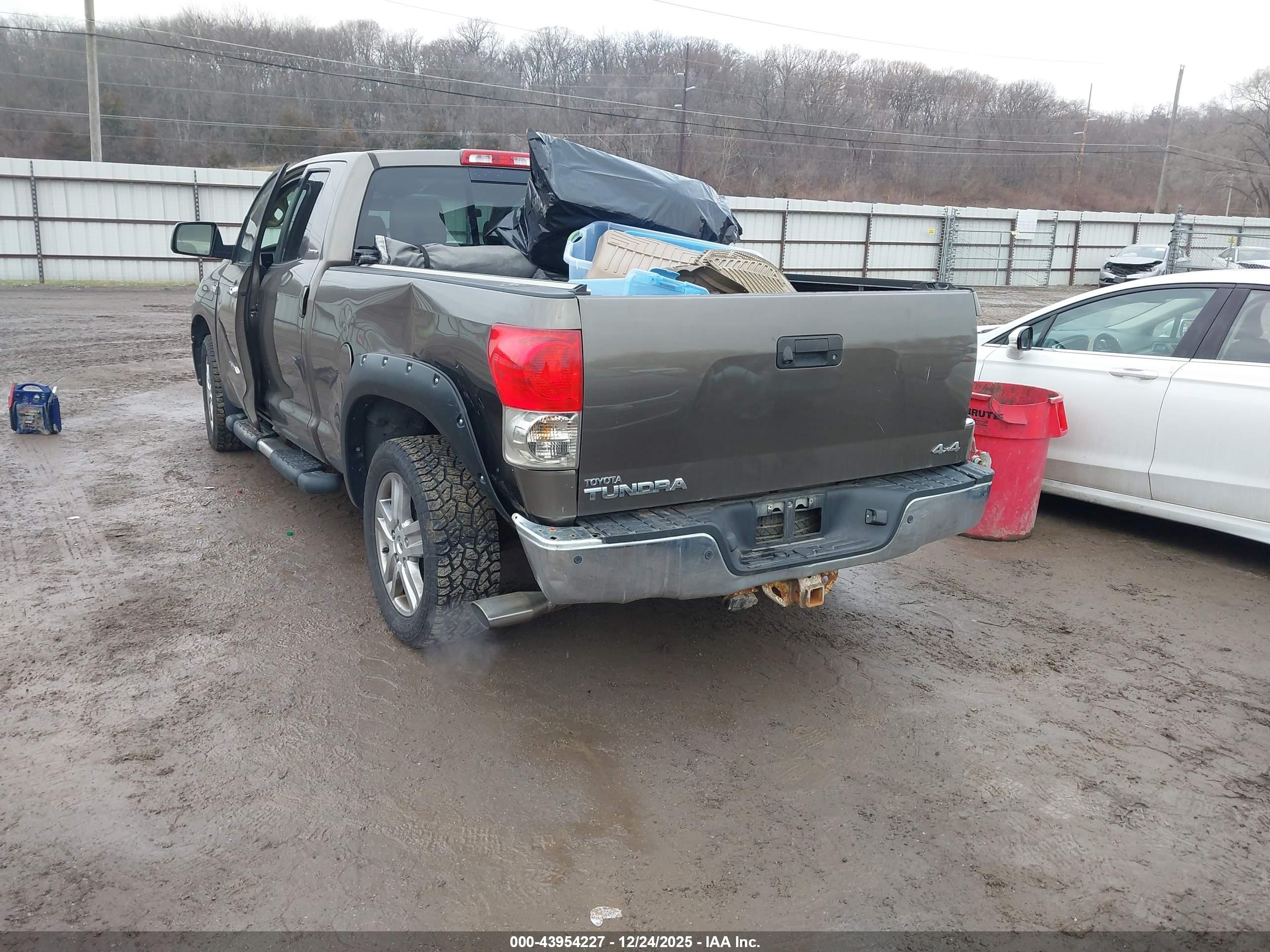 TOYOTA TUNDRA image 3