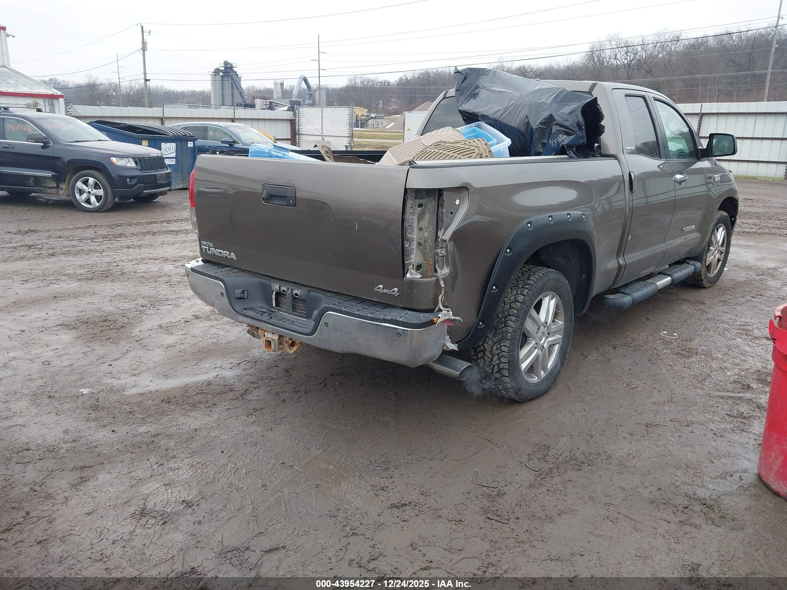 TOYOTA TUNDRA image 4