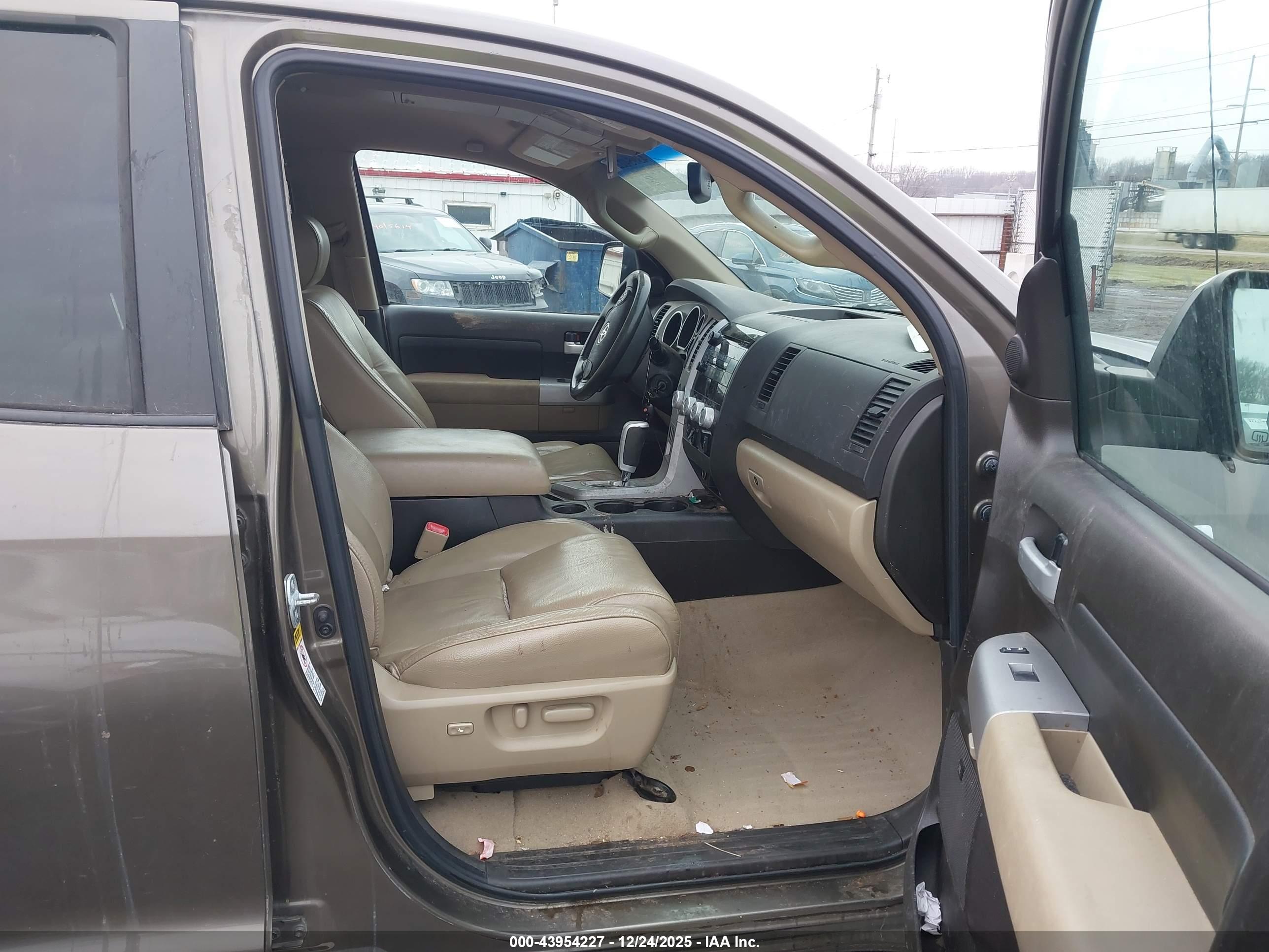 TOYOTA TUNDRA image 5