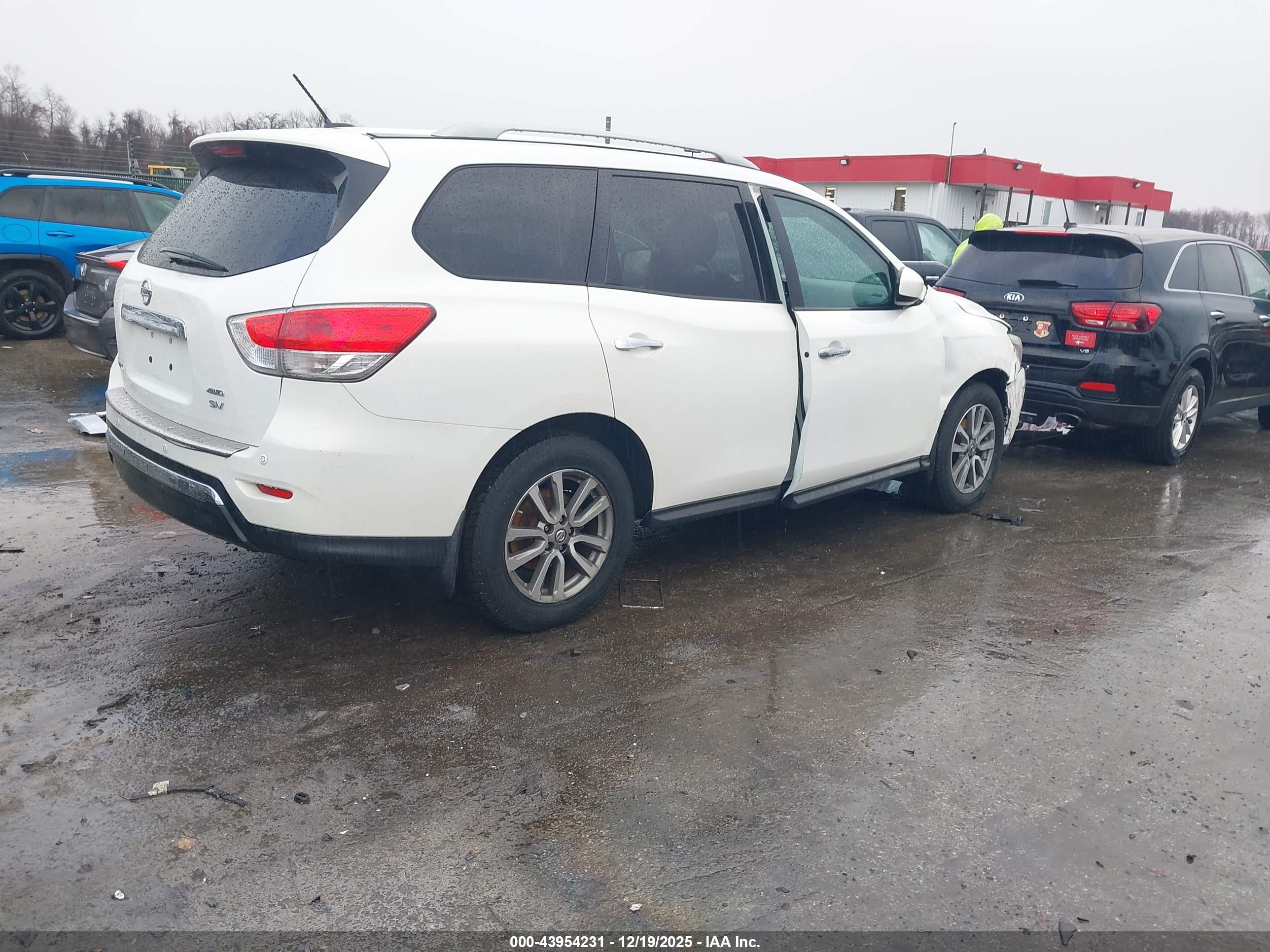 NISSAN PATHFINDER image 4