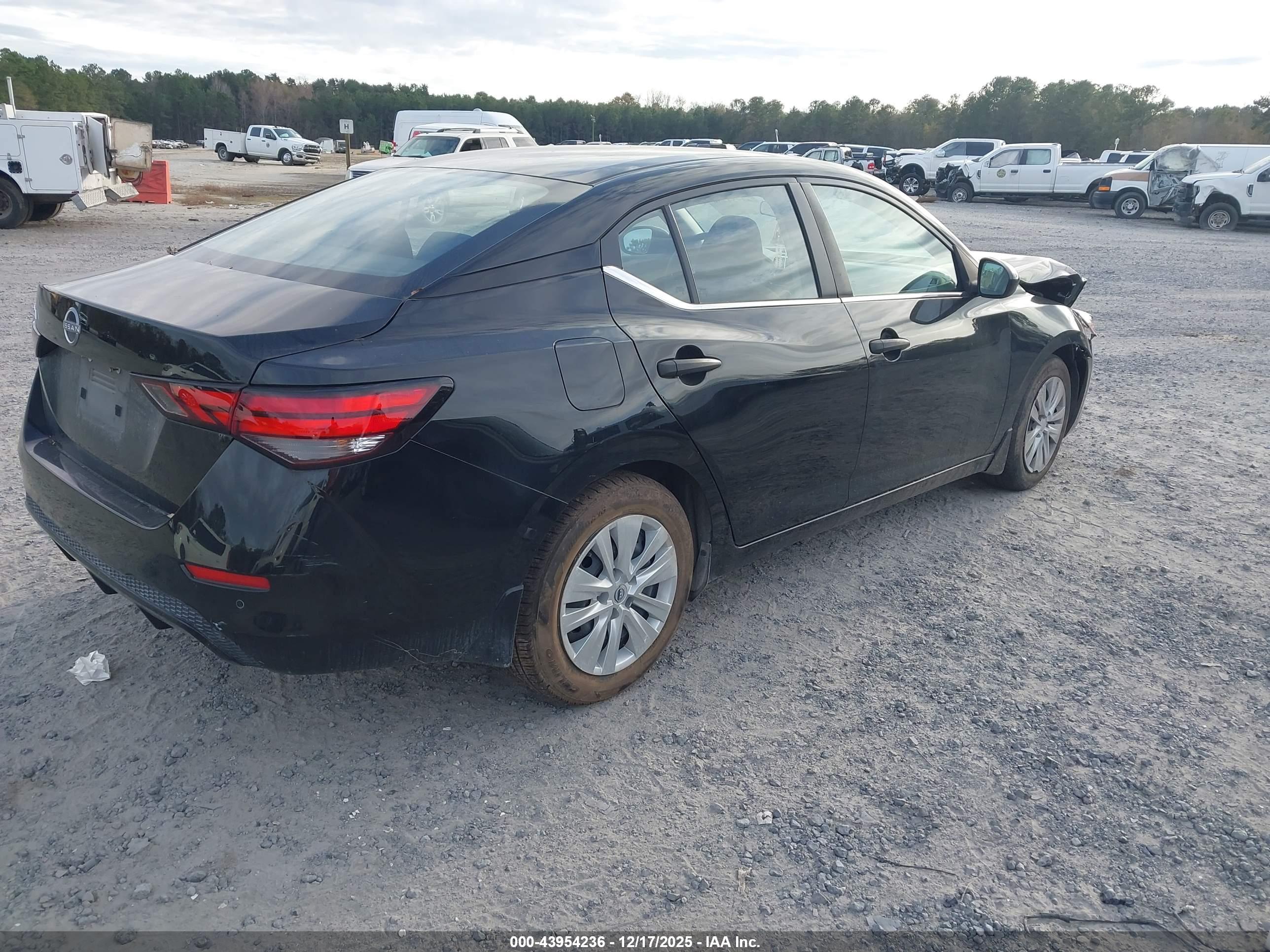 NISSAN SENTRA image 4