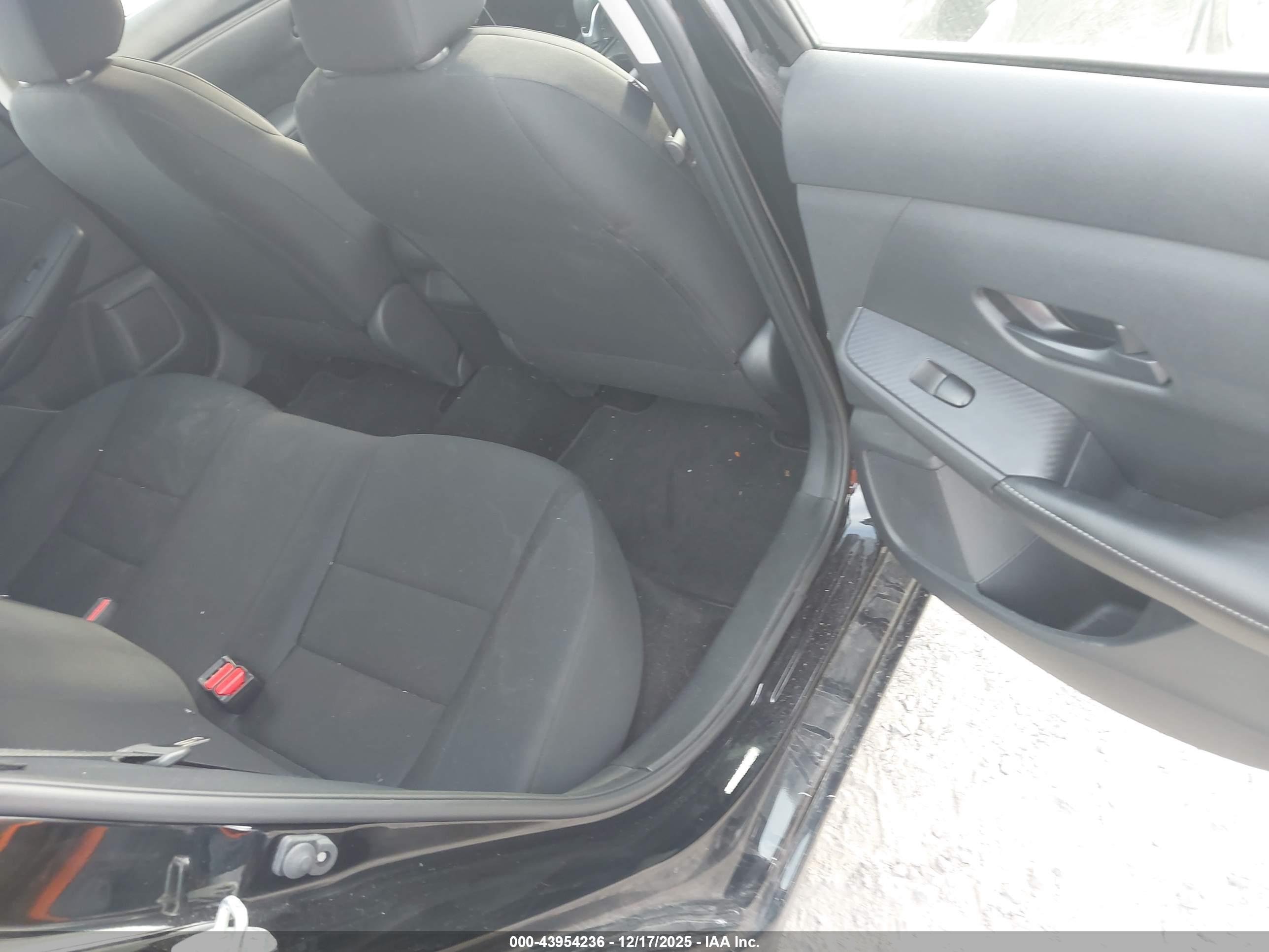 NISSAN SENTRA image 8