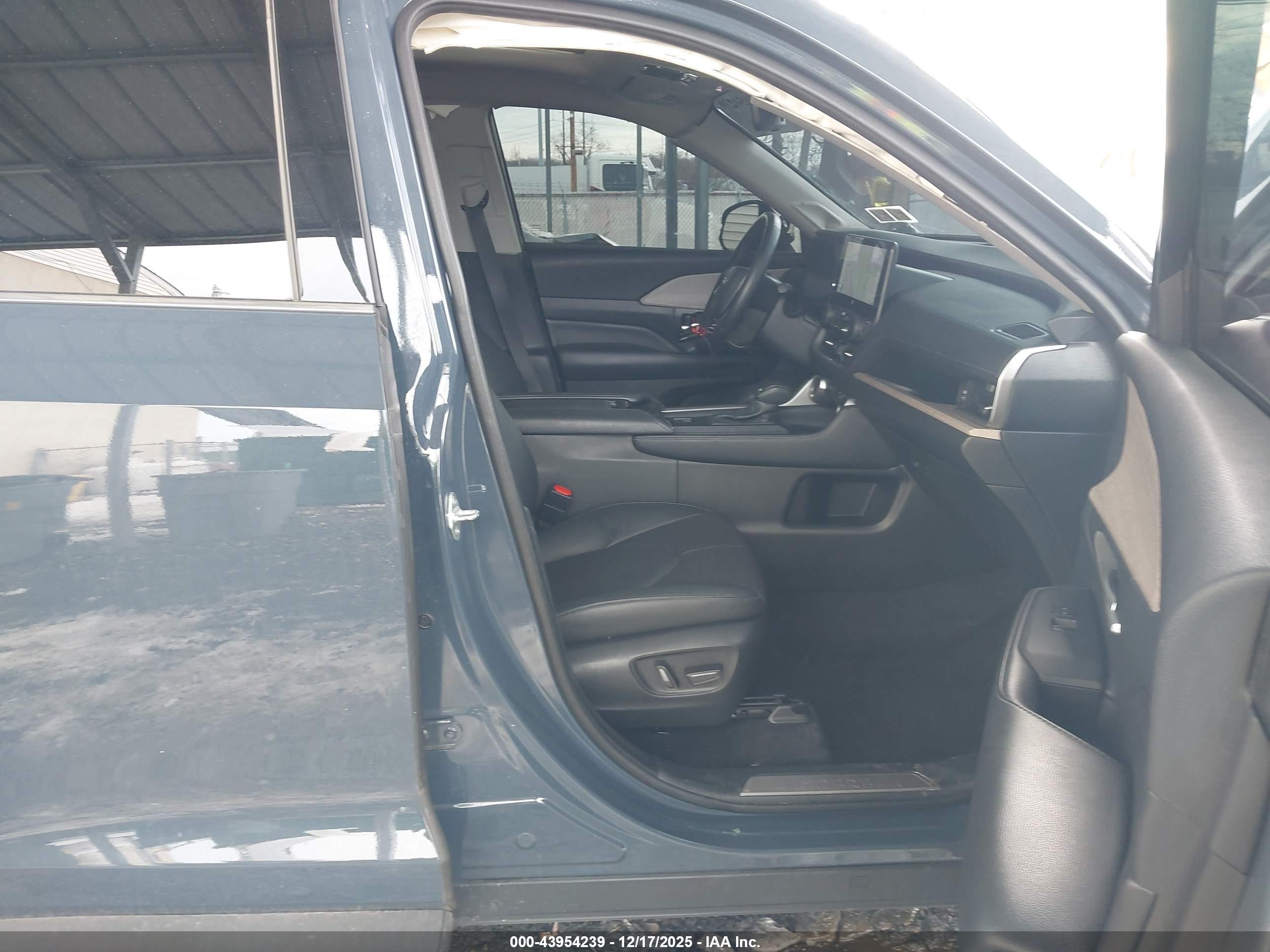 TOYOTA GRAND image 5