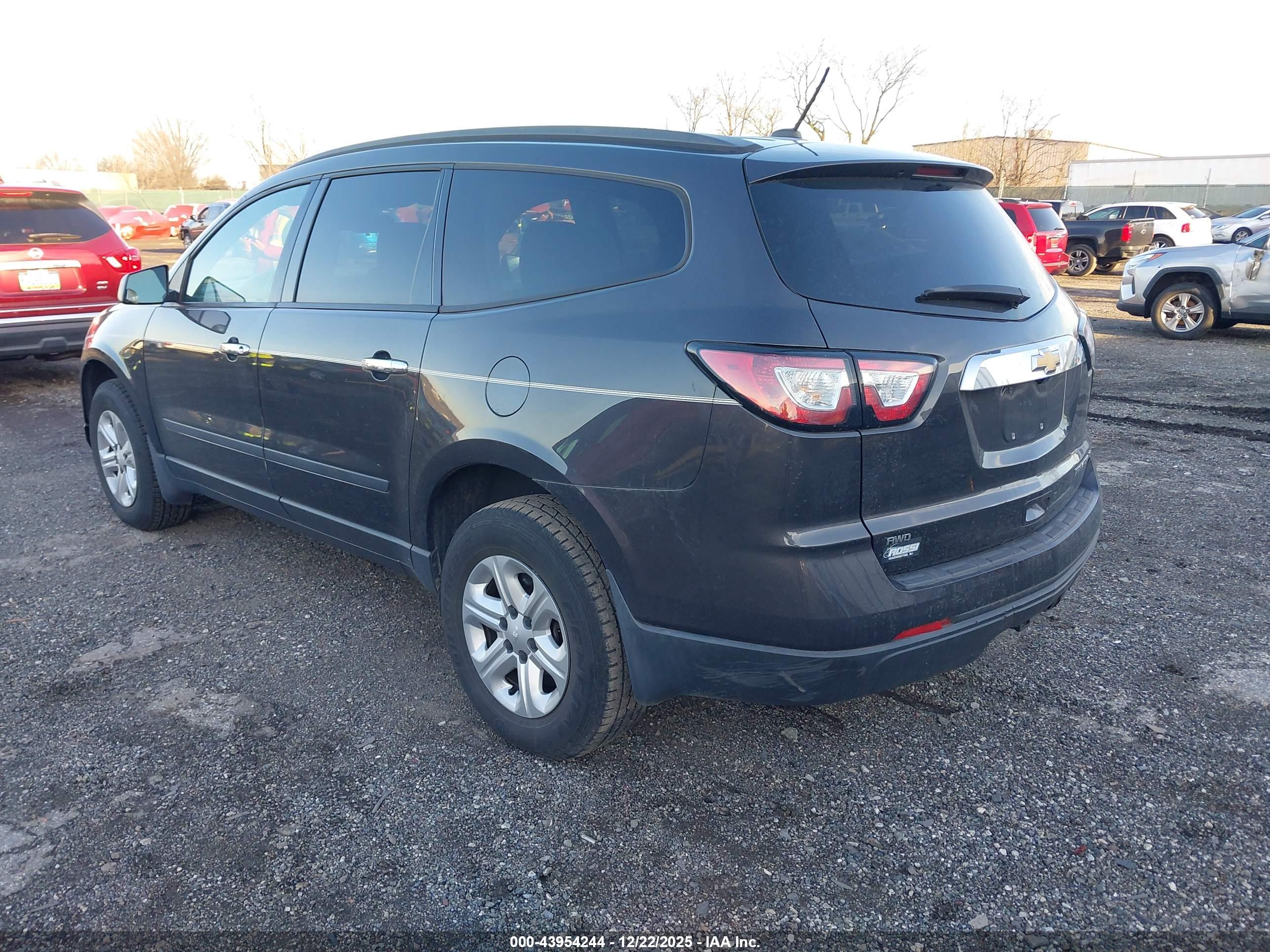 CHEVROLET TRAVERSE image 3