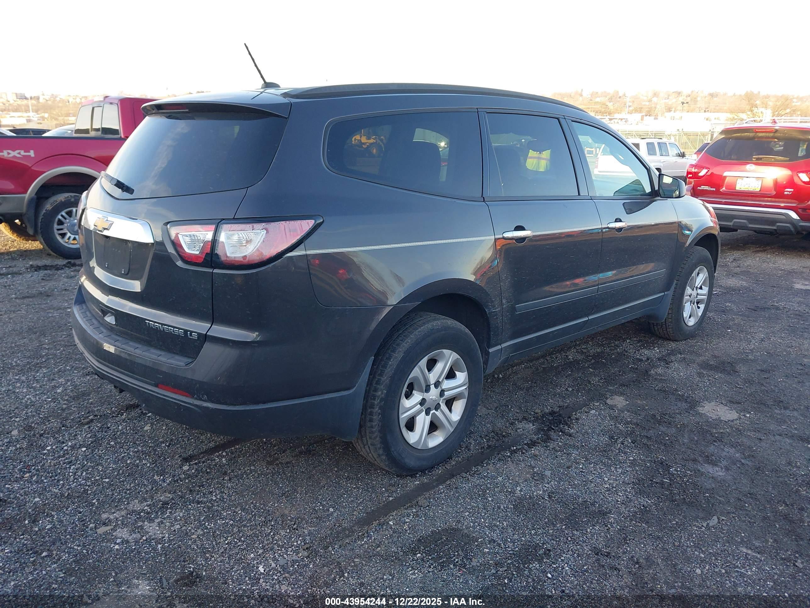 CHEVROLET TRAVERSE image 4