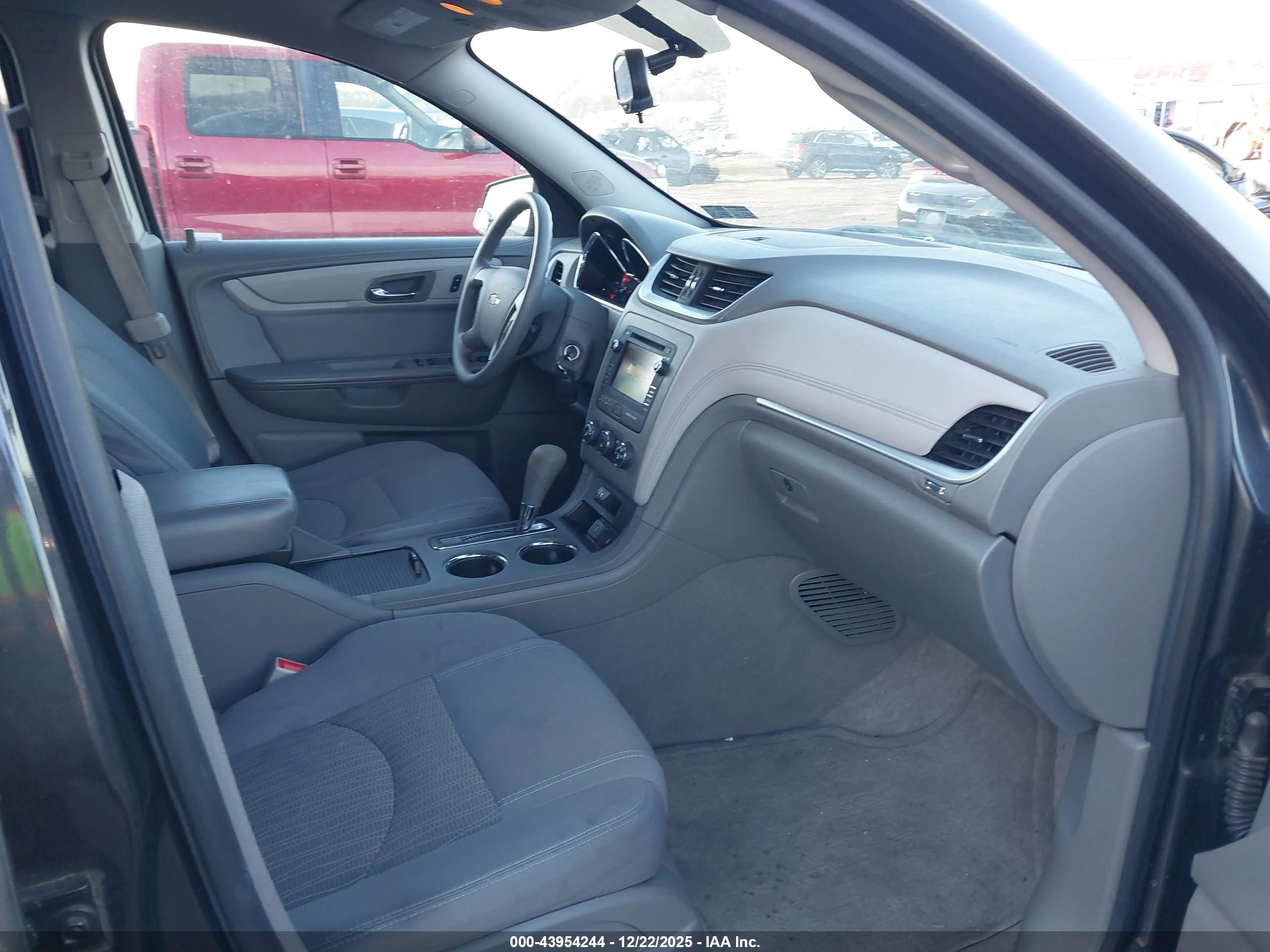CHEVROLET TRAVERSE image 5