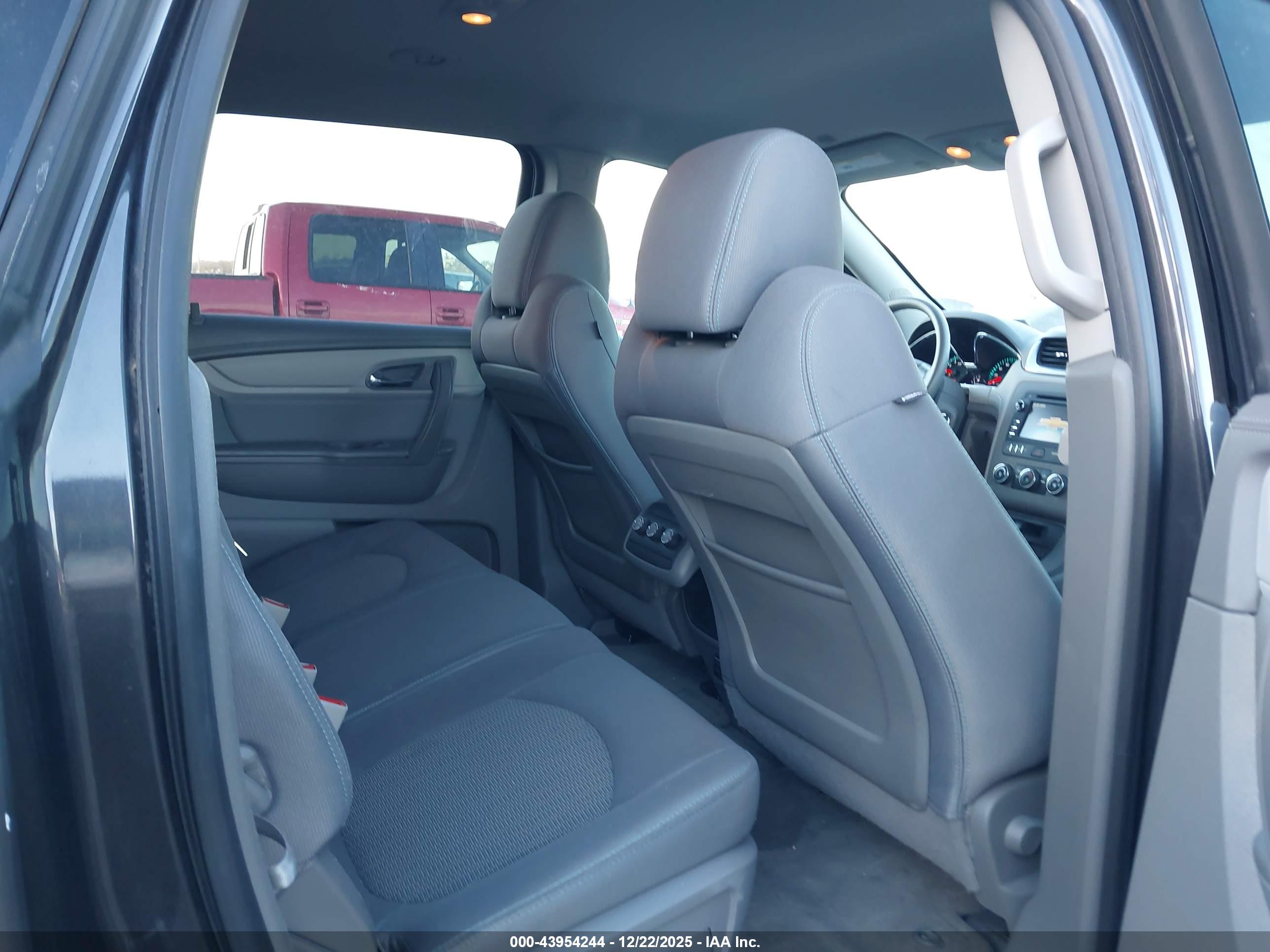 CHEVROLET TRAVERSE image 8