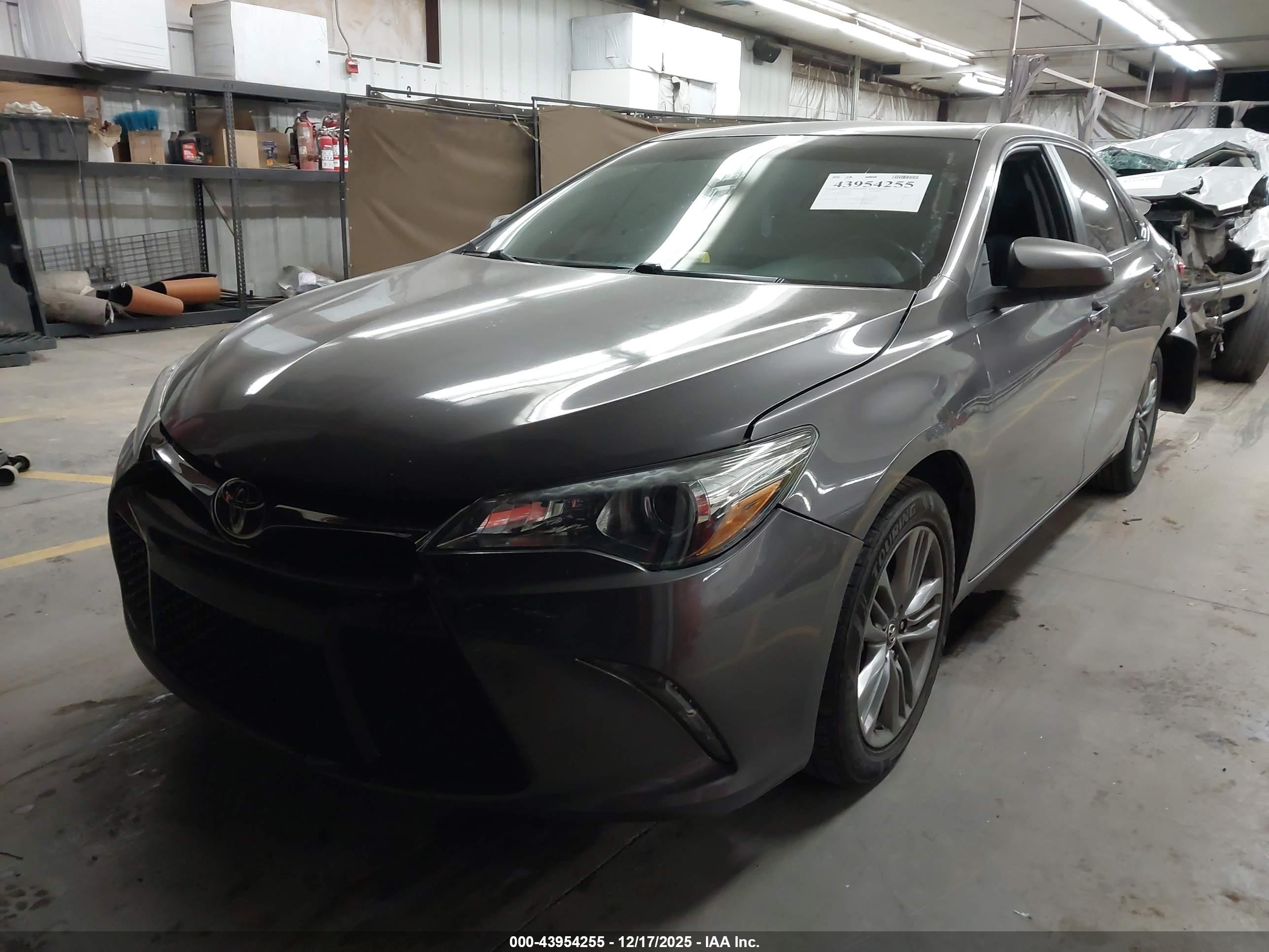 TOYOTA CAMRY image 2