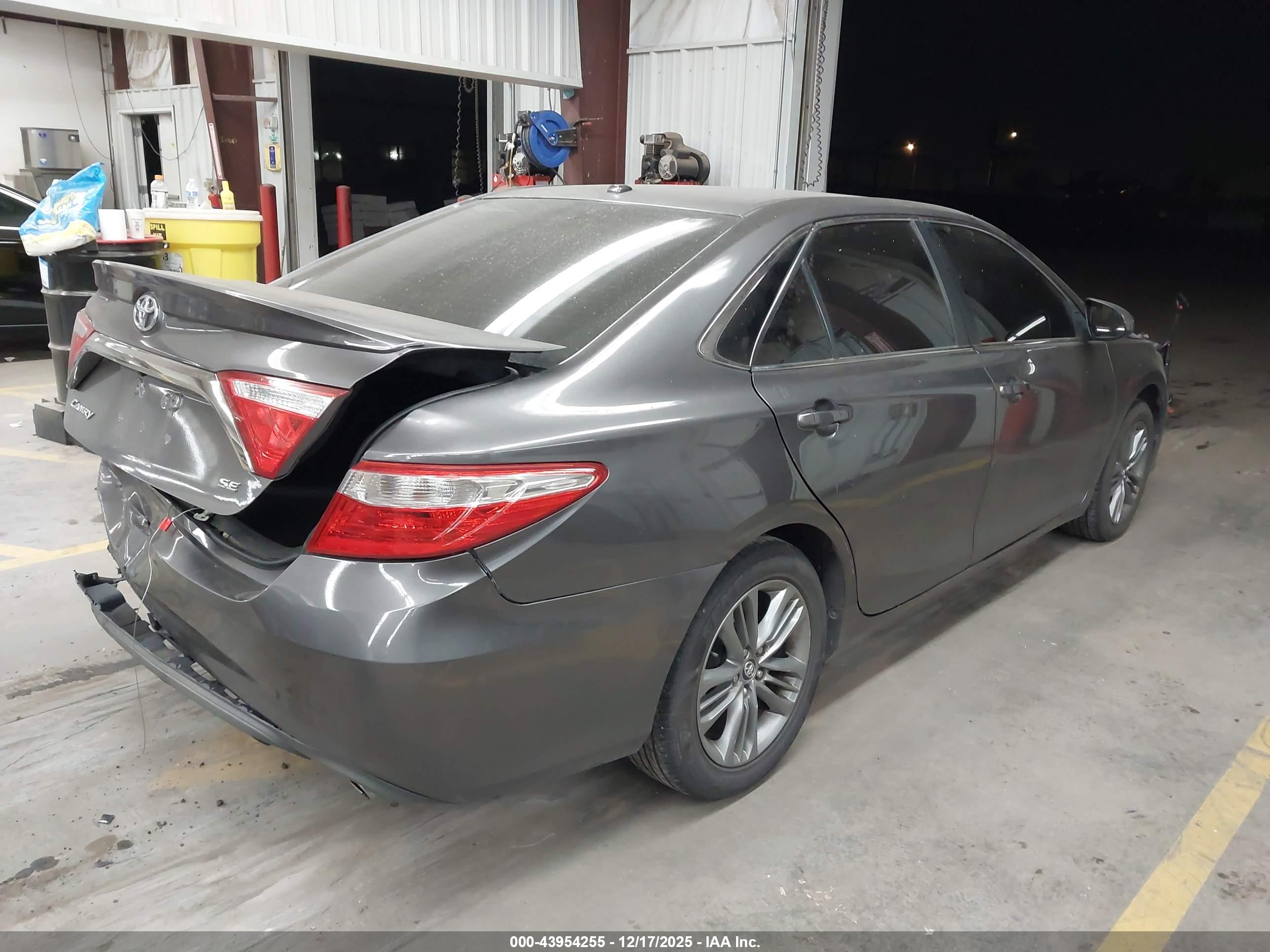 TOYOTA CAMRY image 4