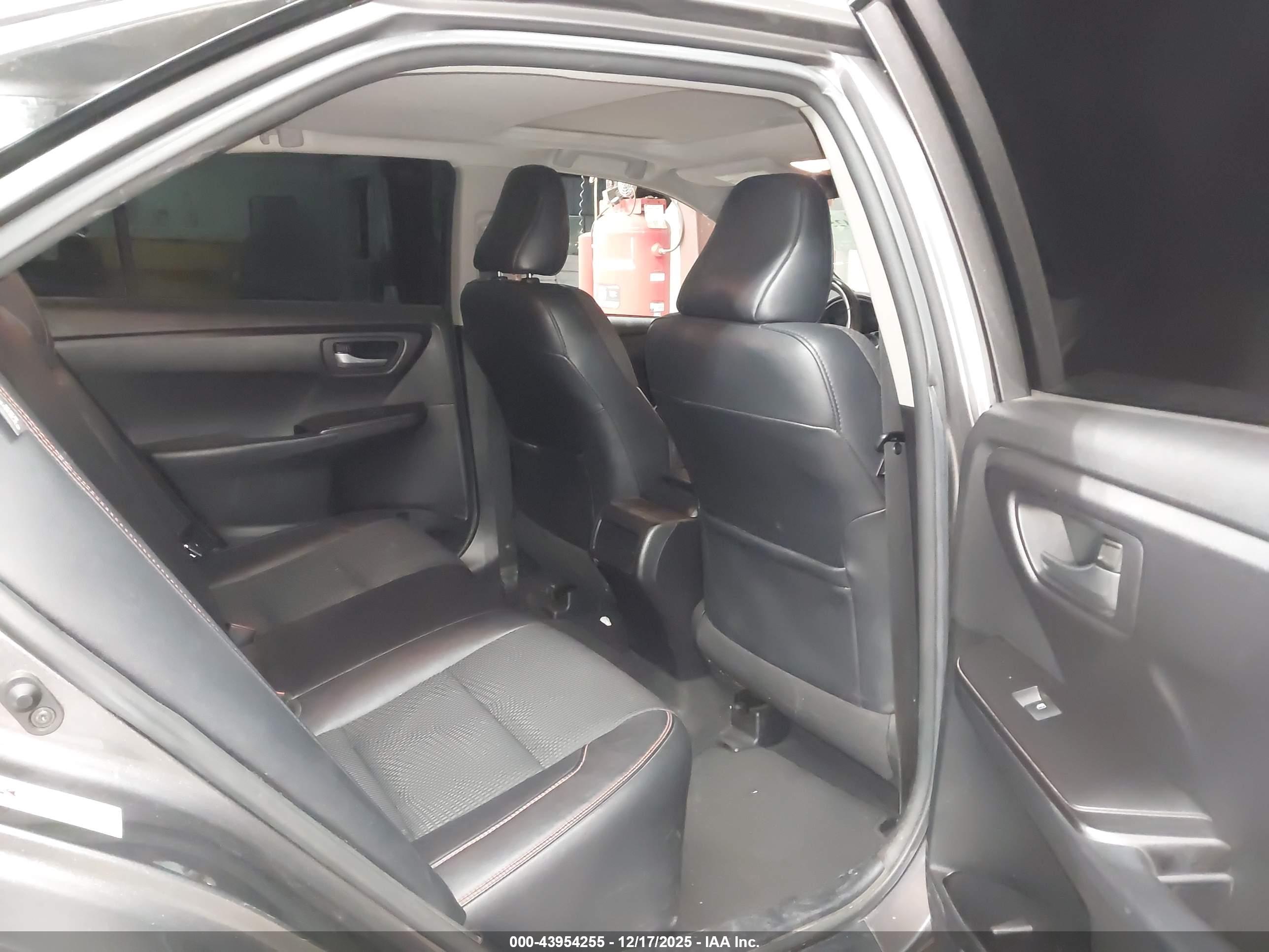 TOYOTA CAMRY image 8
