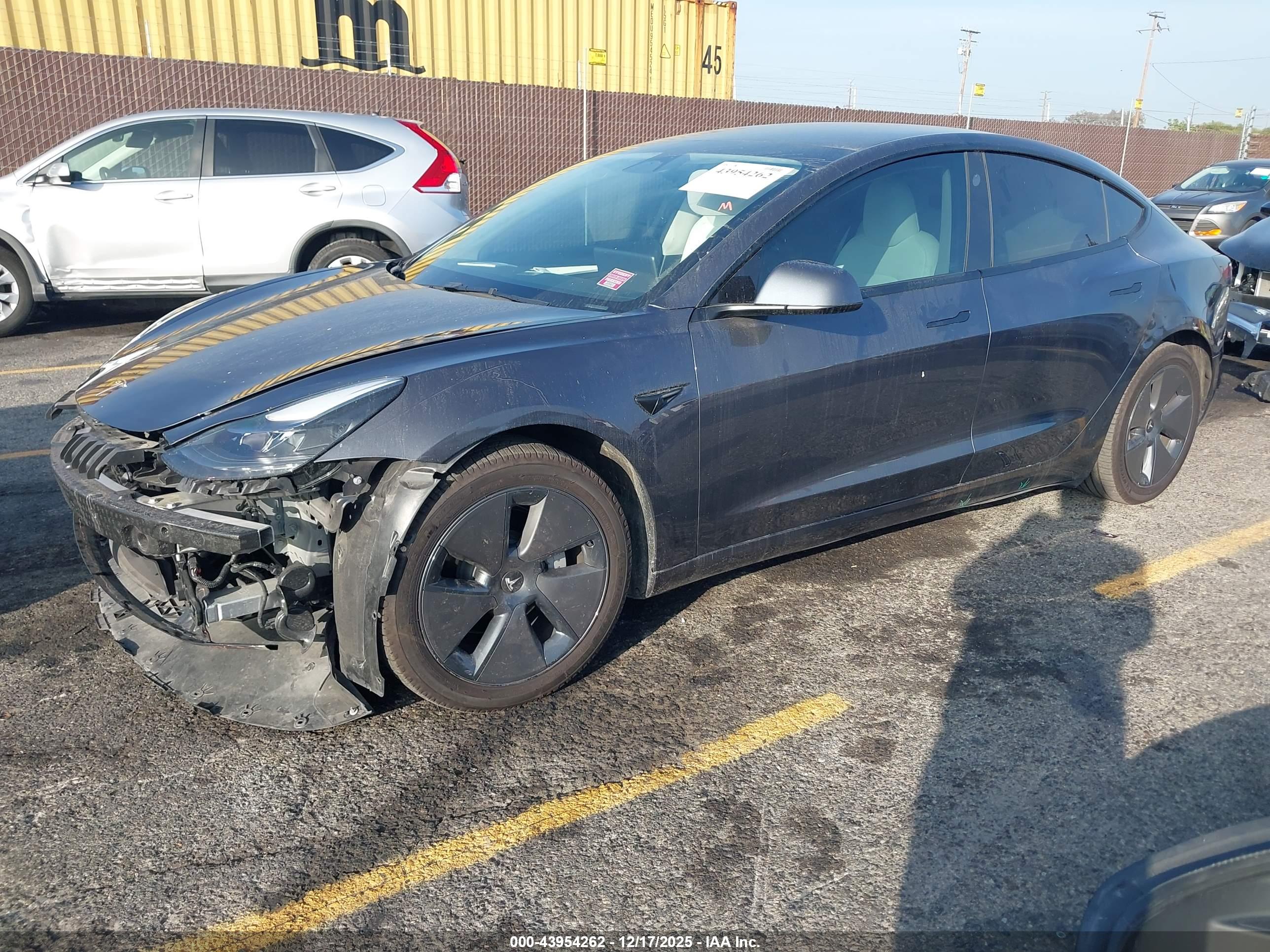TESLA MODEL image 2