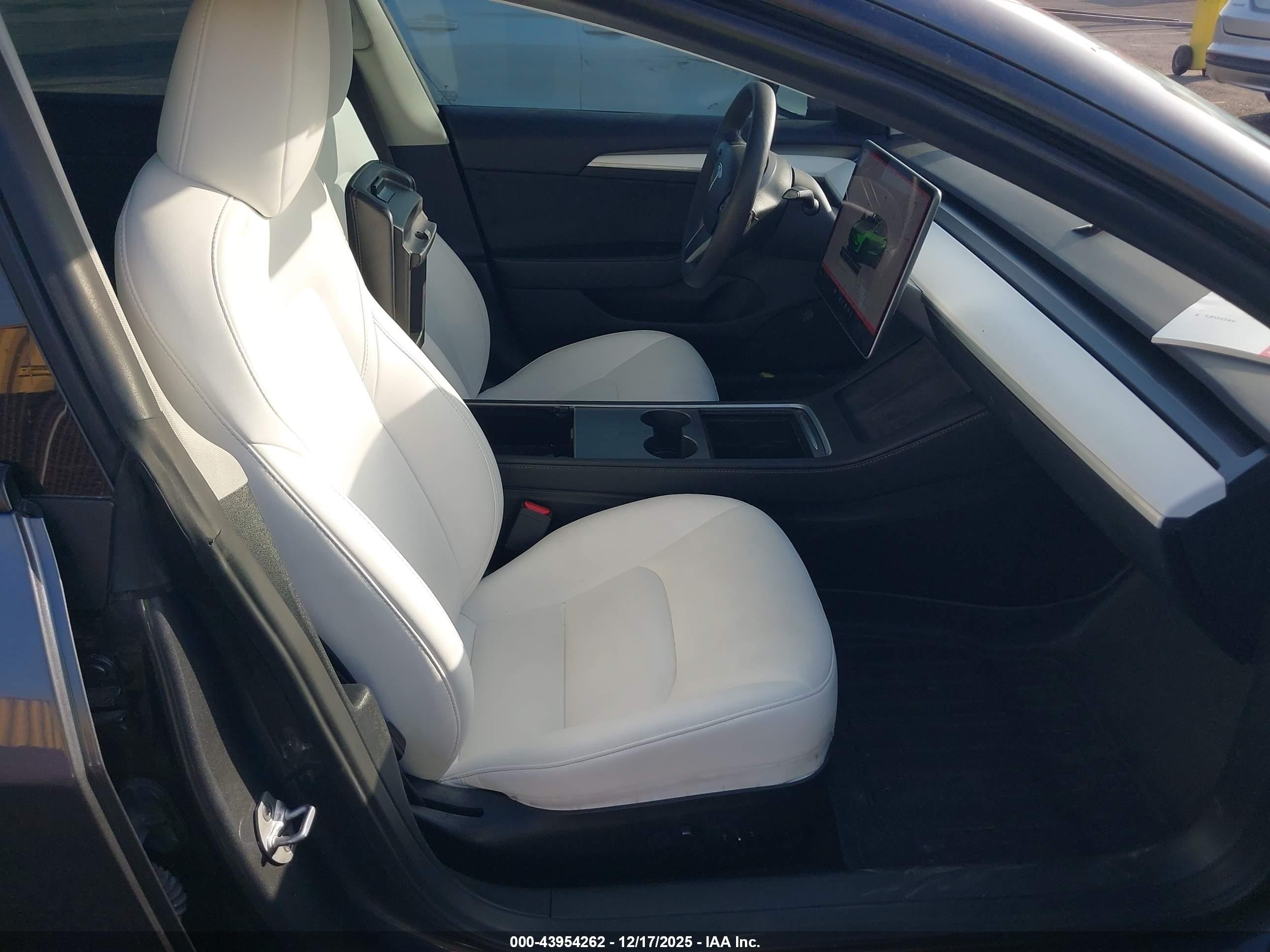 TESLA MODEL image 5