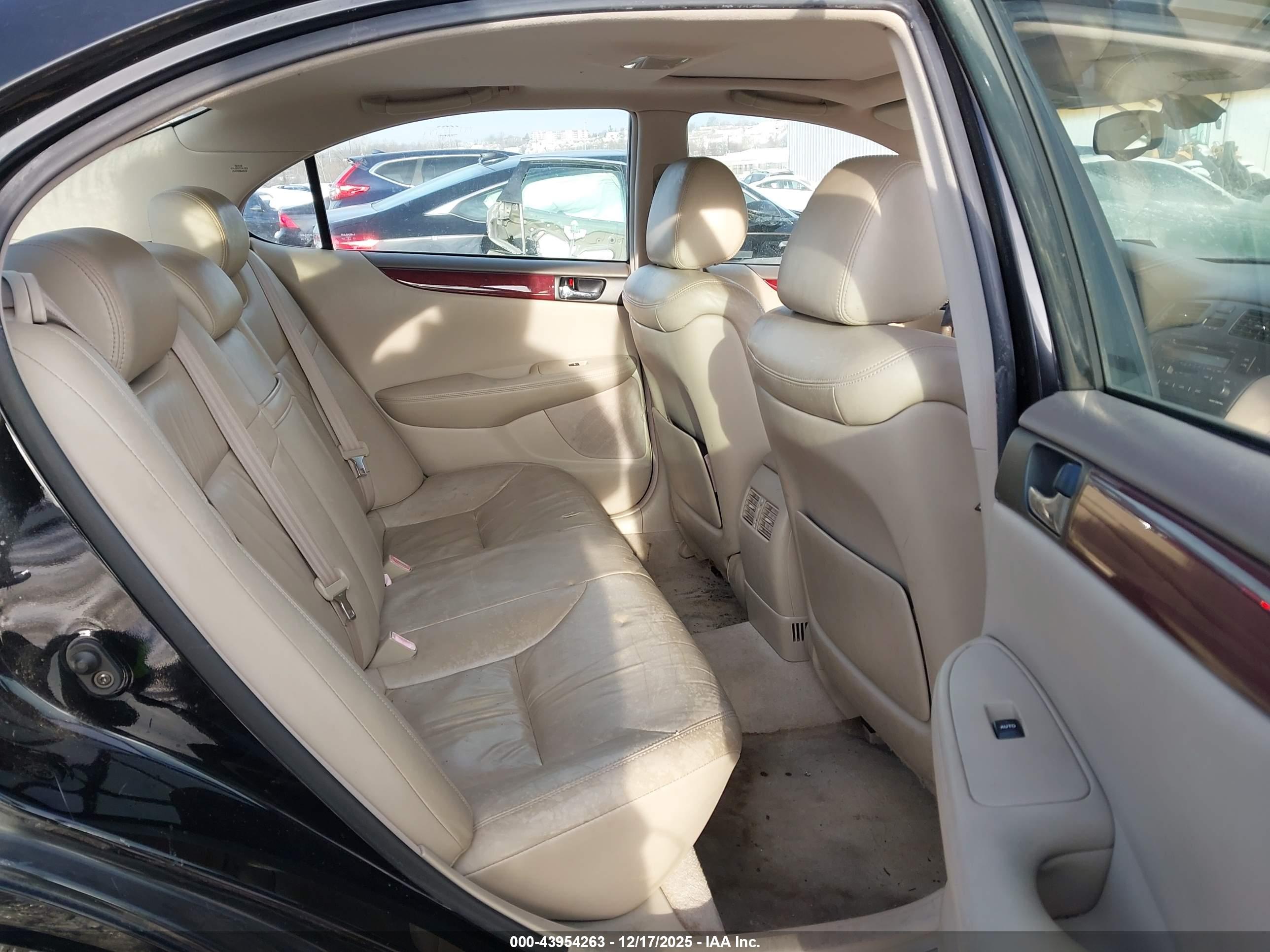 LEXUS ES image 8