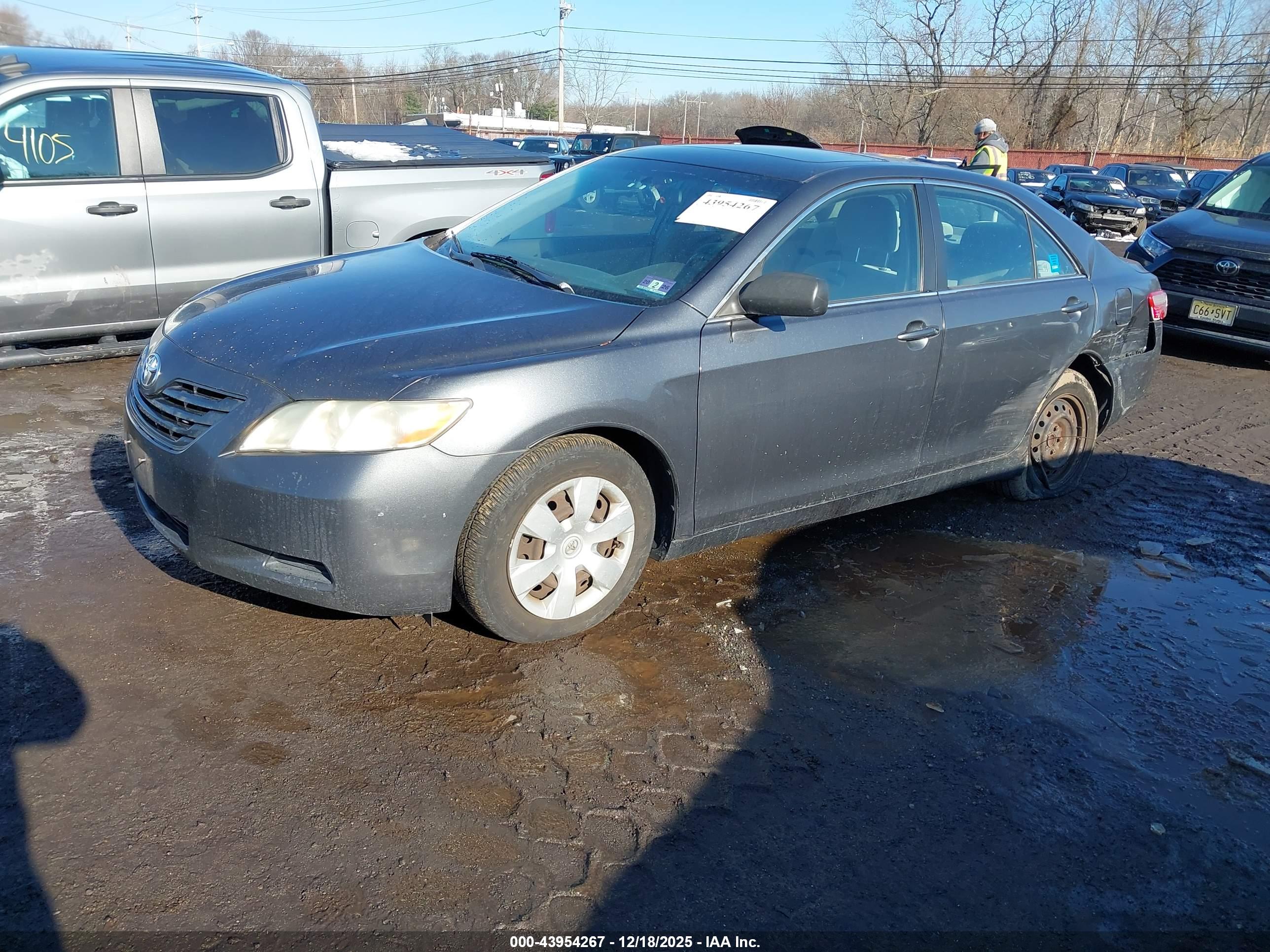 TOYOTA CAMRY image 2