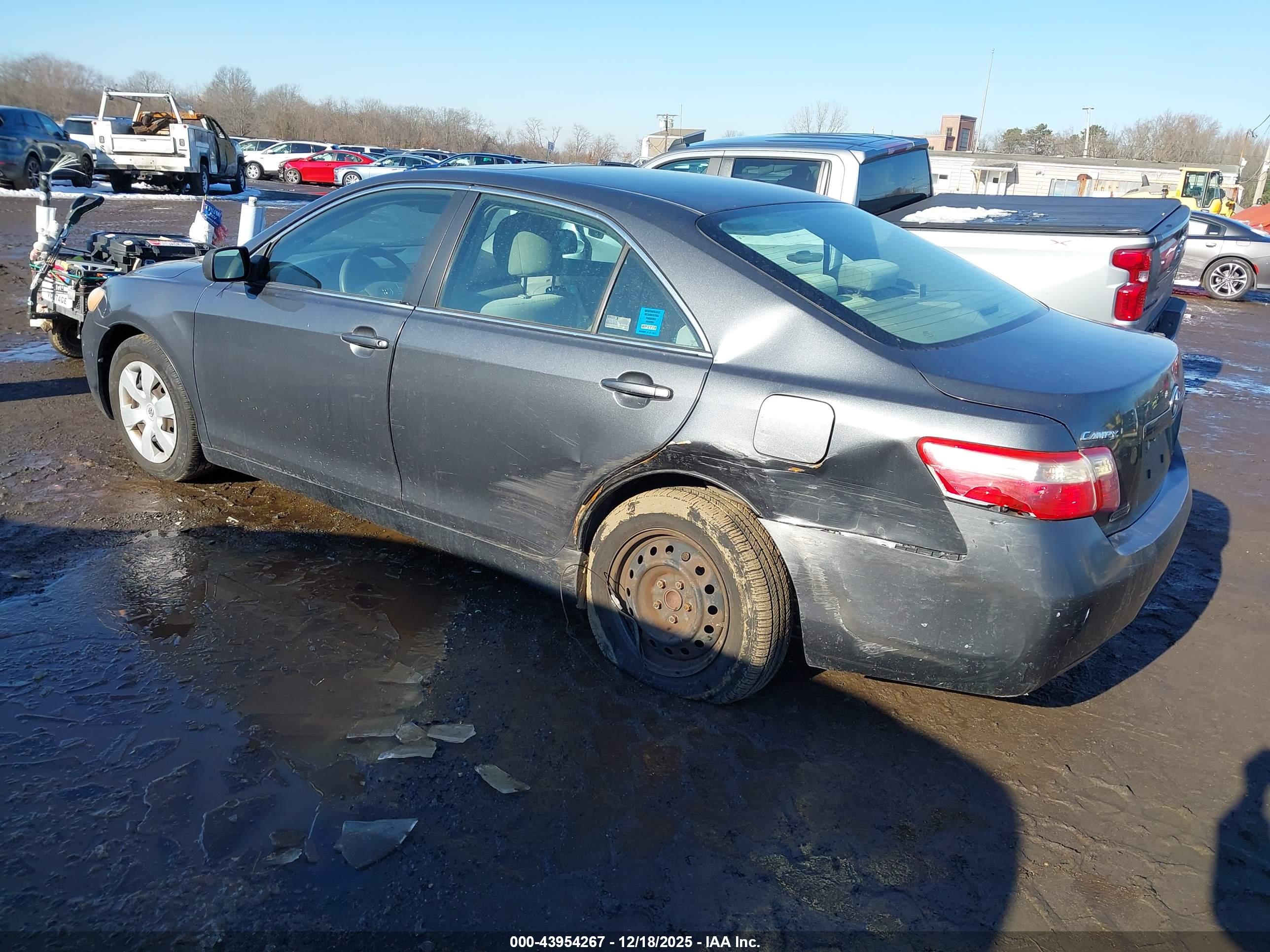 TOYOTA CAMRY image 3