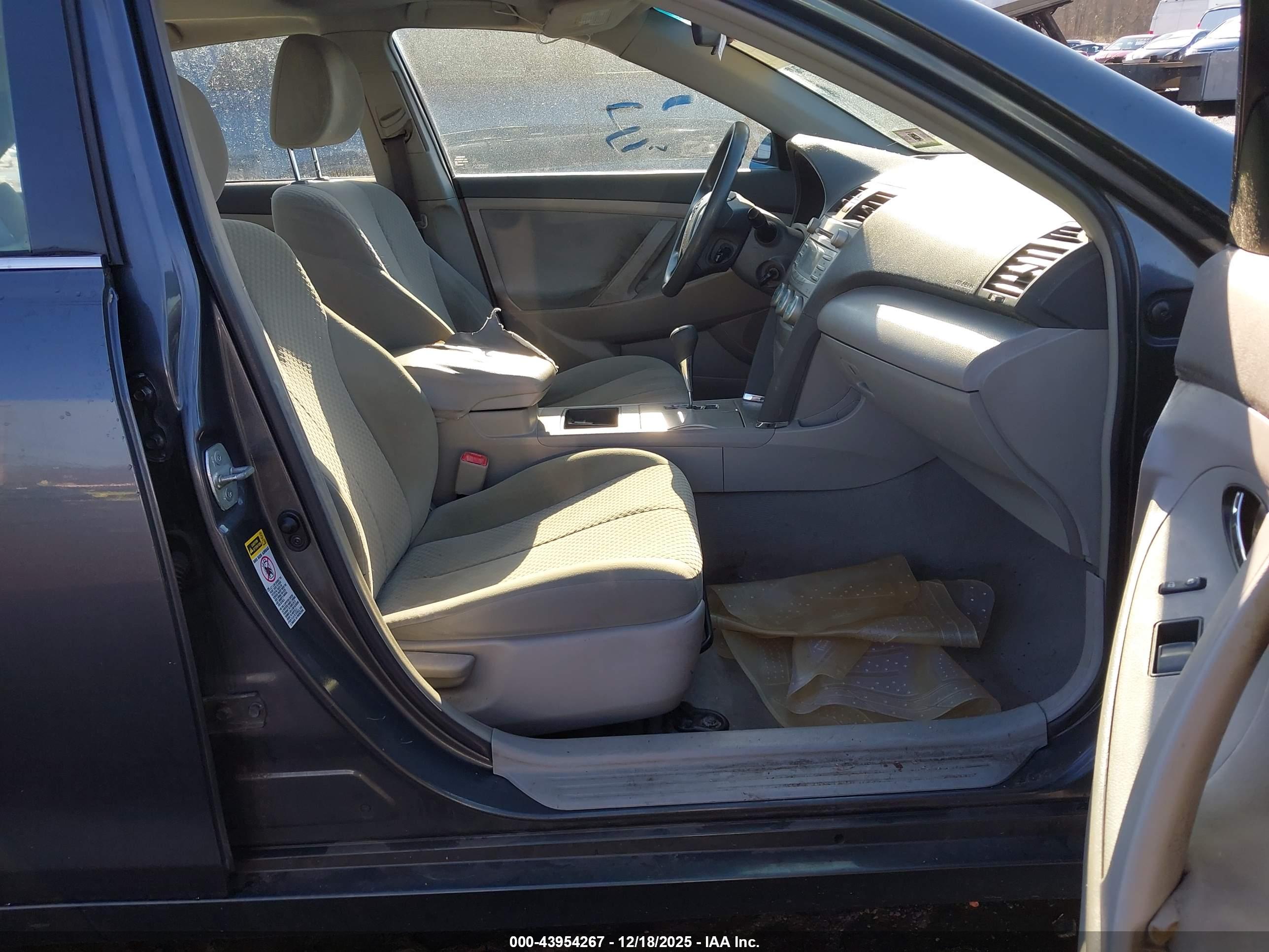 TOYOTA CAMRY image 5
