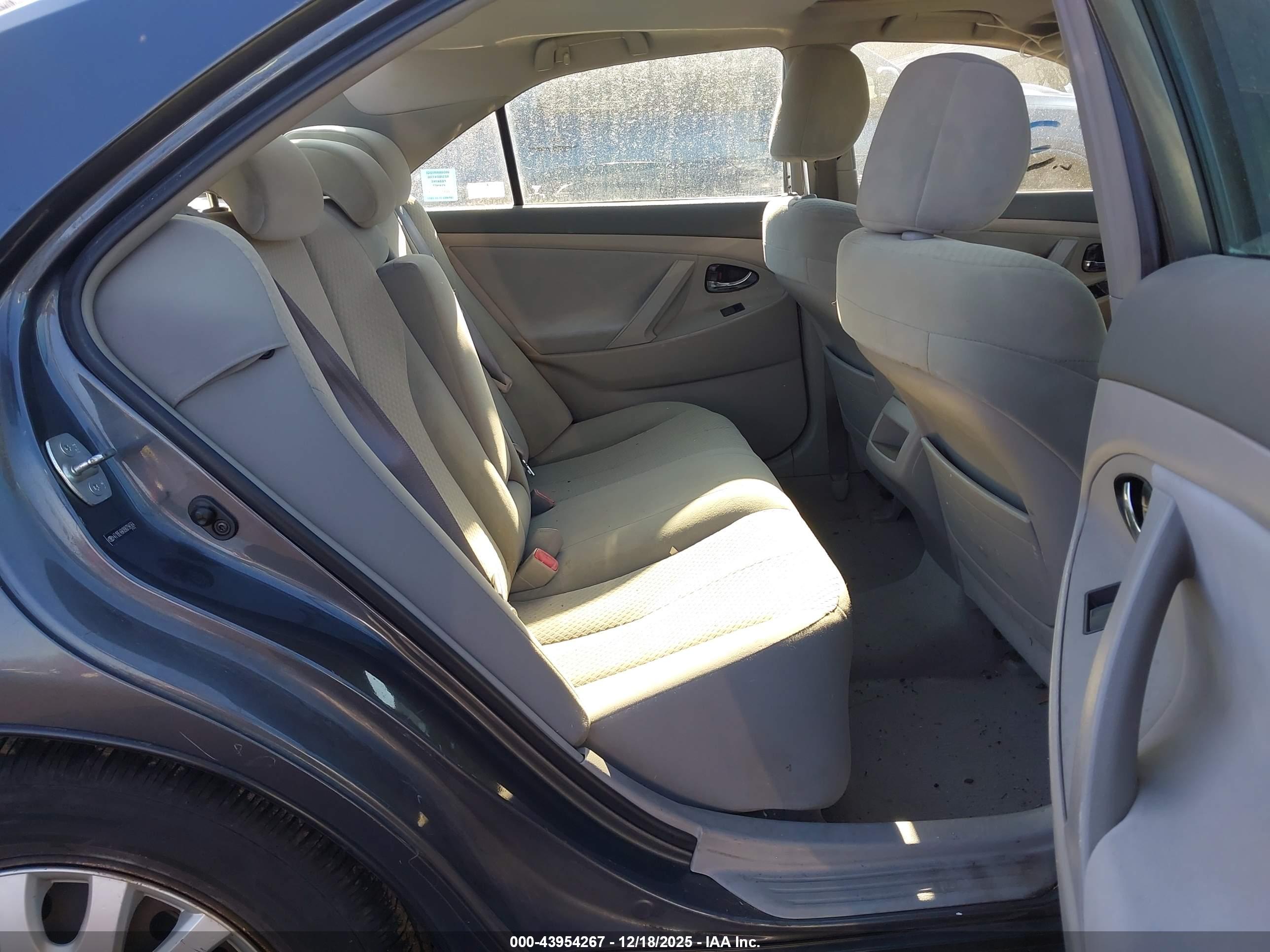 TOYOTA CAMRY image 8