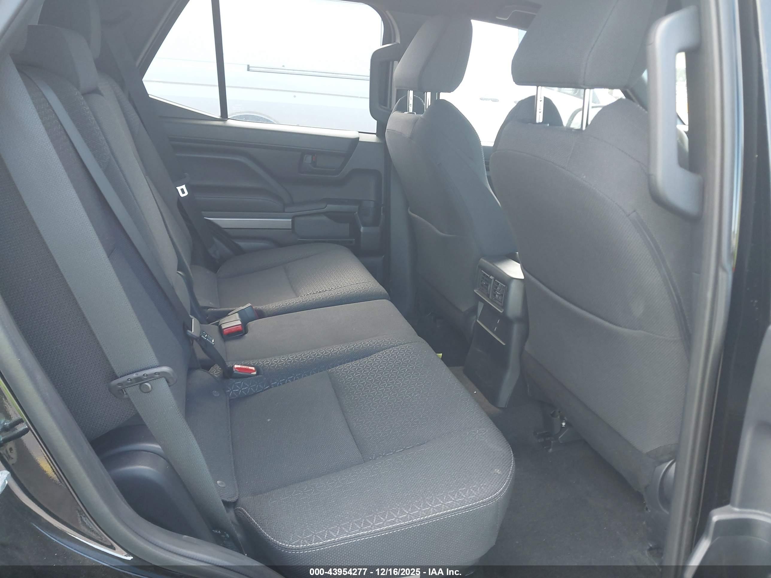 TOYOTA 4RUNNER image 8