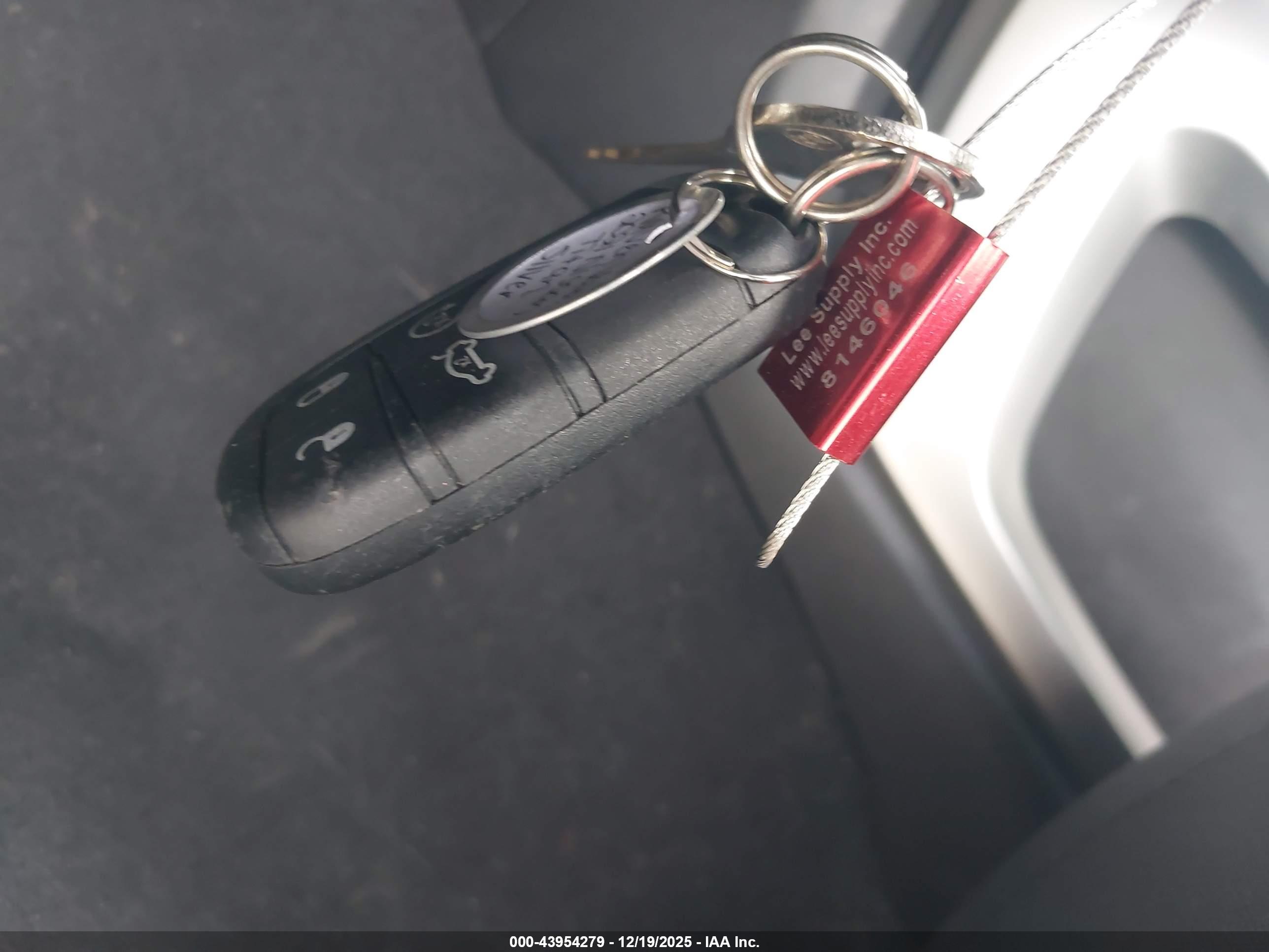 NISSAN TITAN image 11