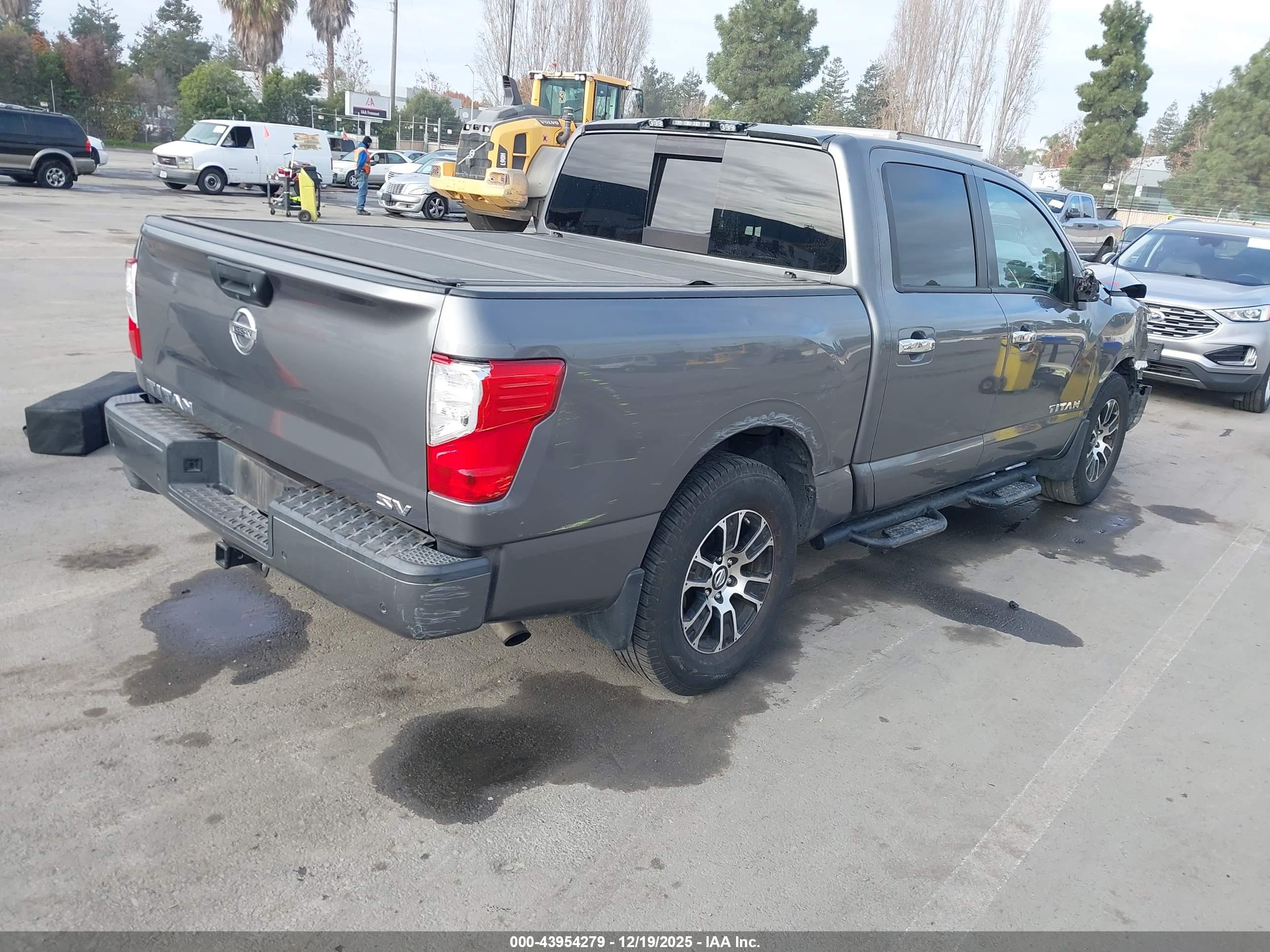 NISSAN TITAN image 4