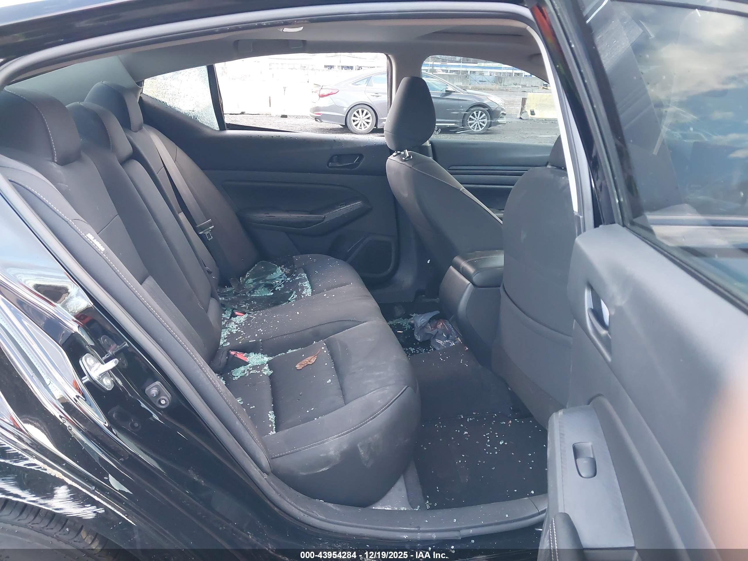 NISSAN ALTIMA image 8