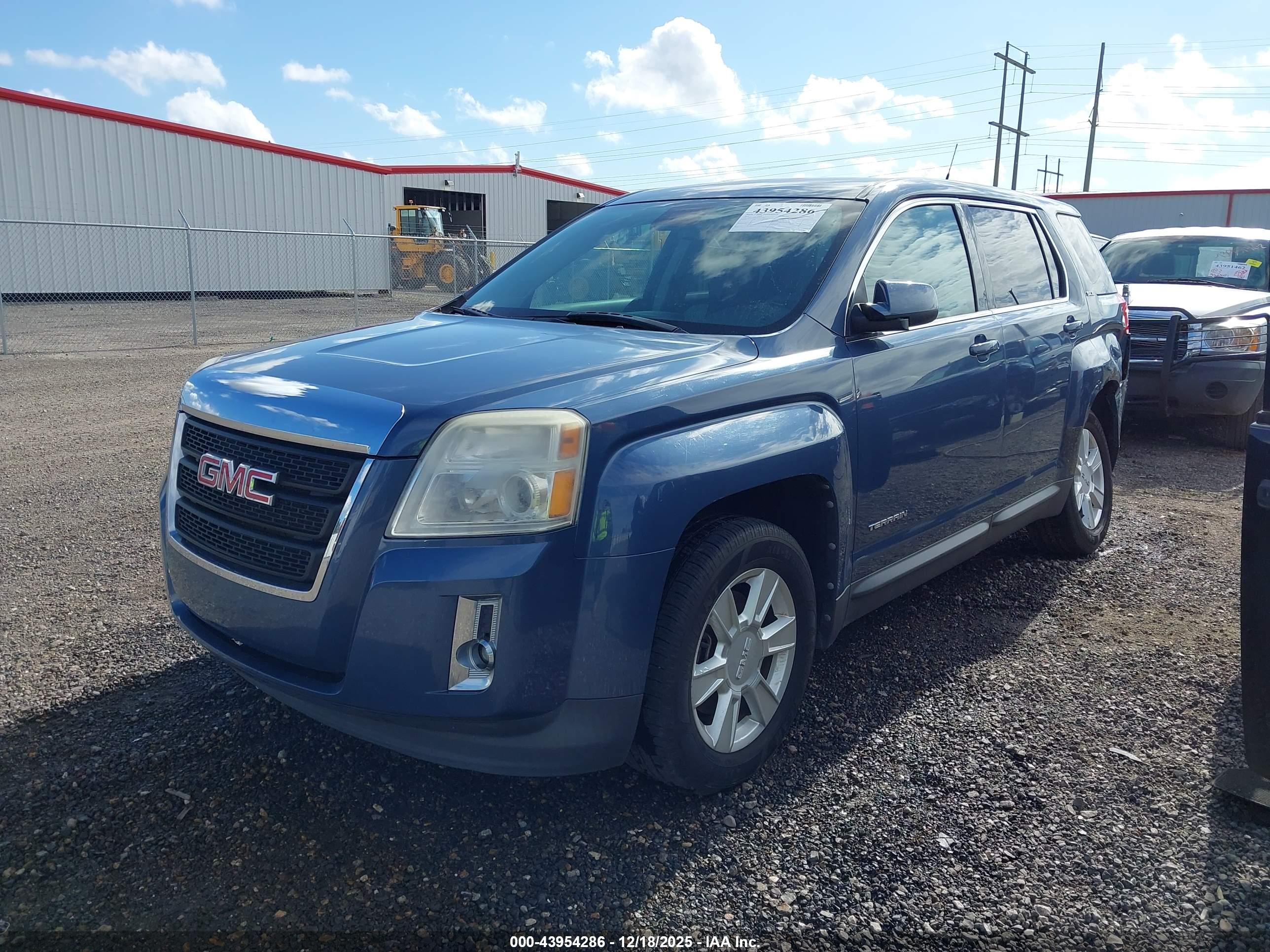 GMC TERRAIN image 2