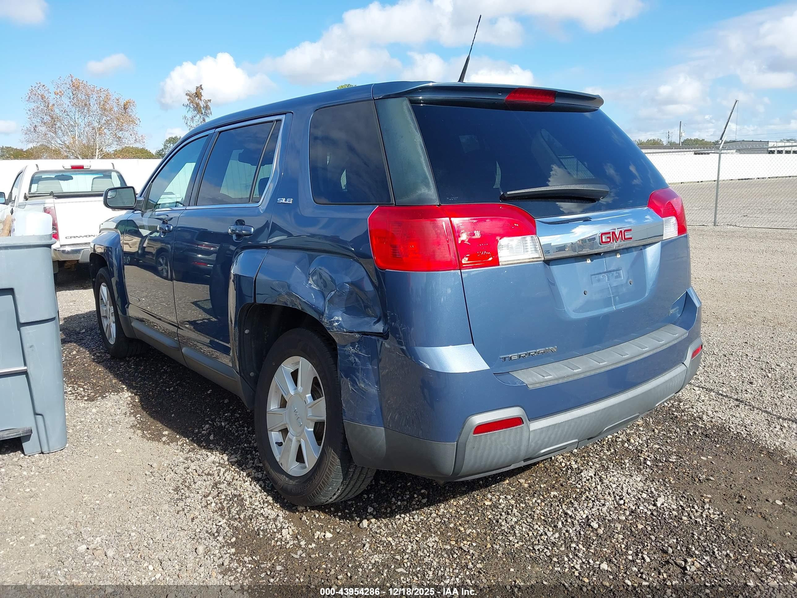 GMC TERRAIN image 3
