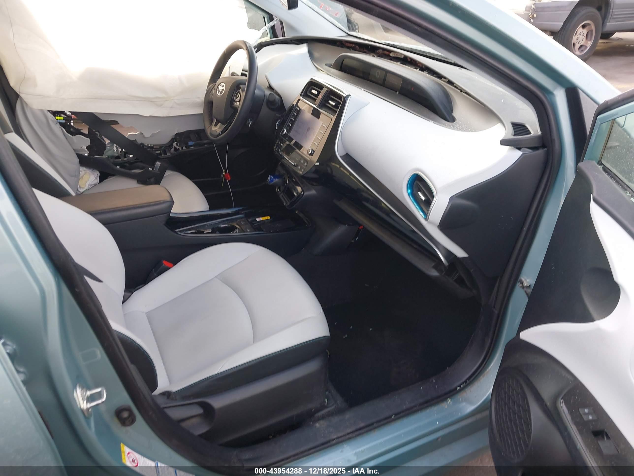 TOYOTA PRIUS image 5