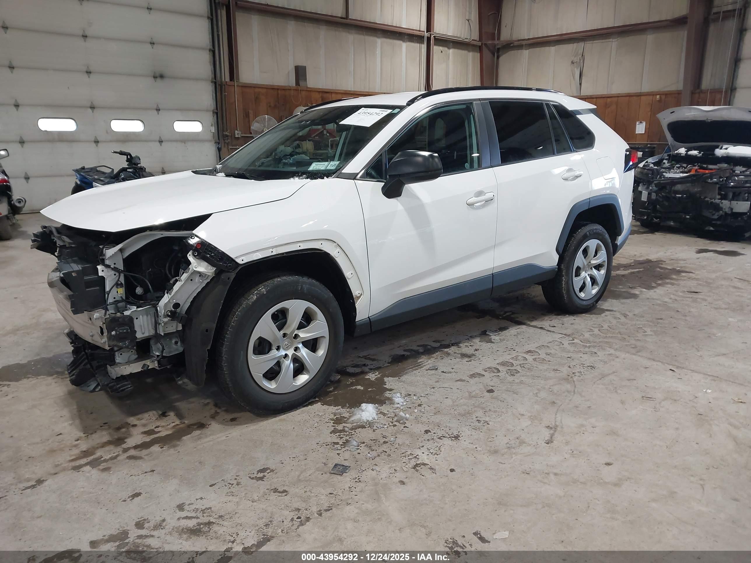 TOYOTA RAV4 image 2
