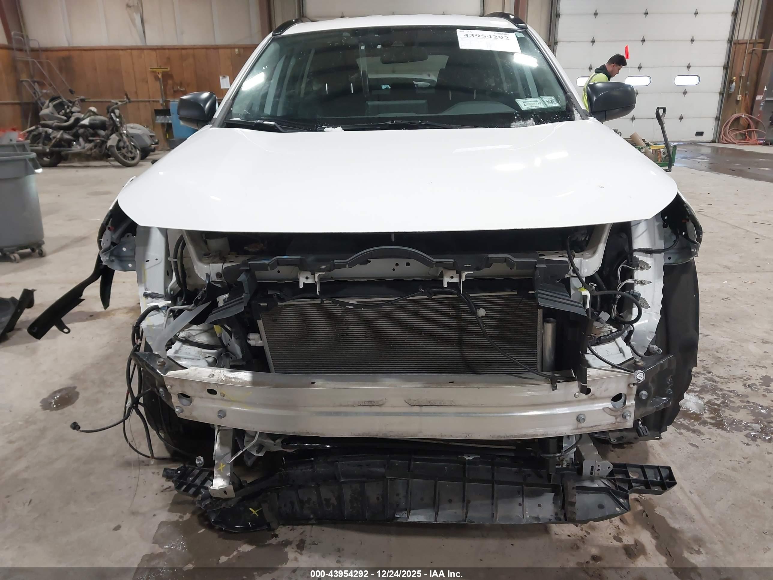 TOYOTA RAV4 image 6
