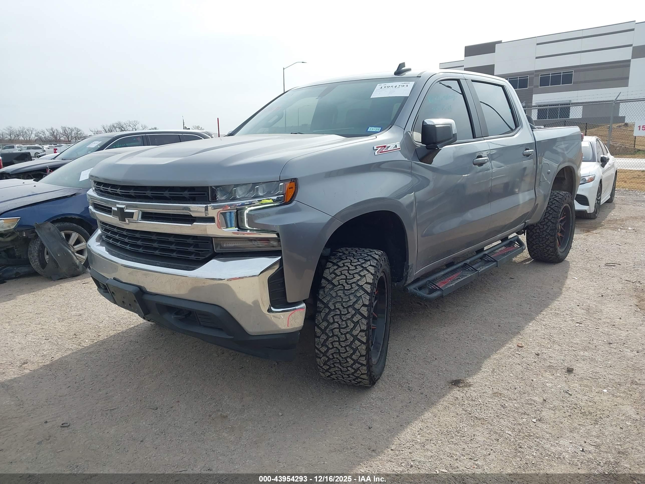 CHEVROLET SILVERADO image 2