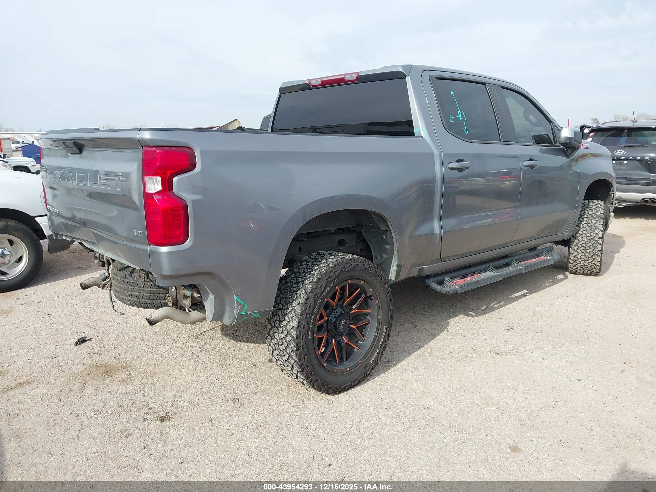 CHEVROLET SILVERADO image 4