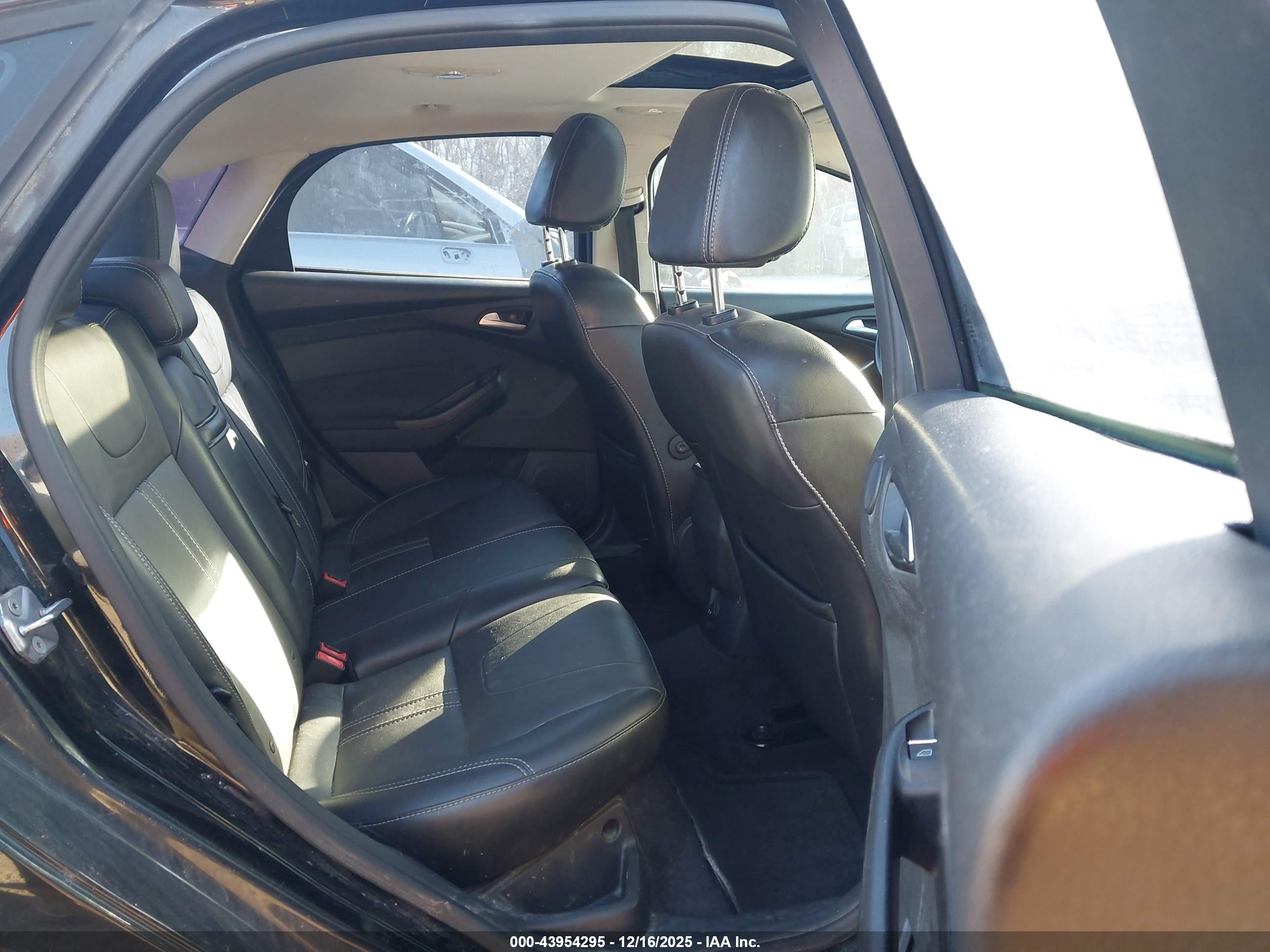 FORD FOCUS image 8