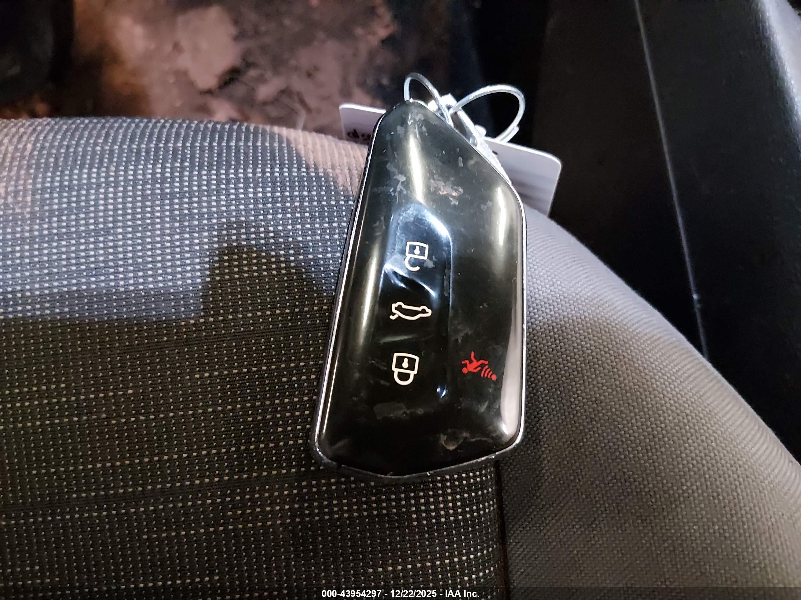 VOLKSWAGEN ID.4 image 11