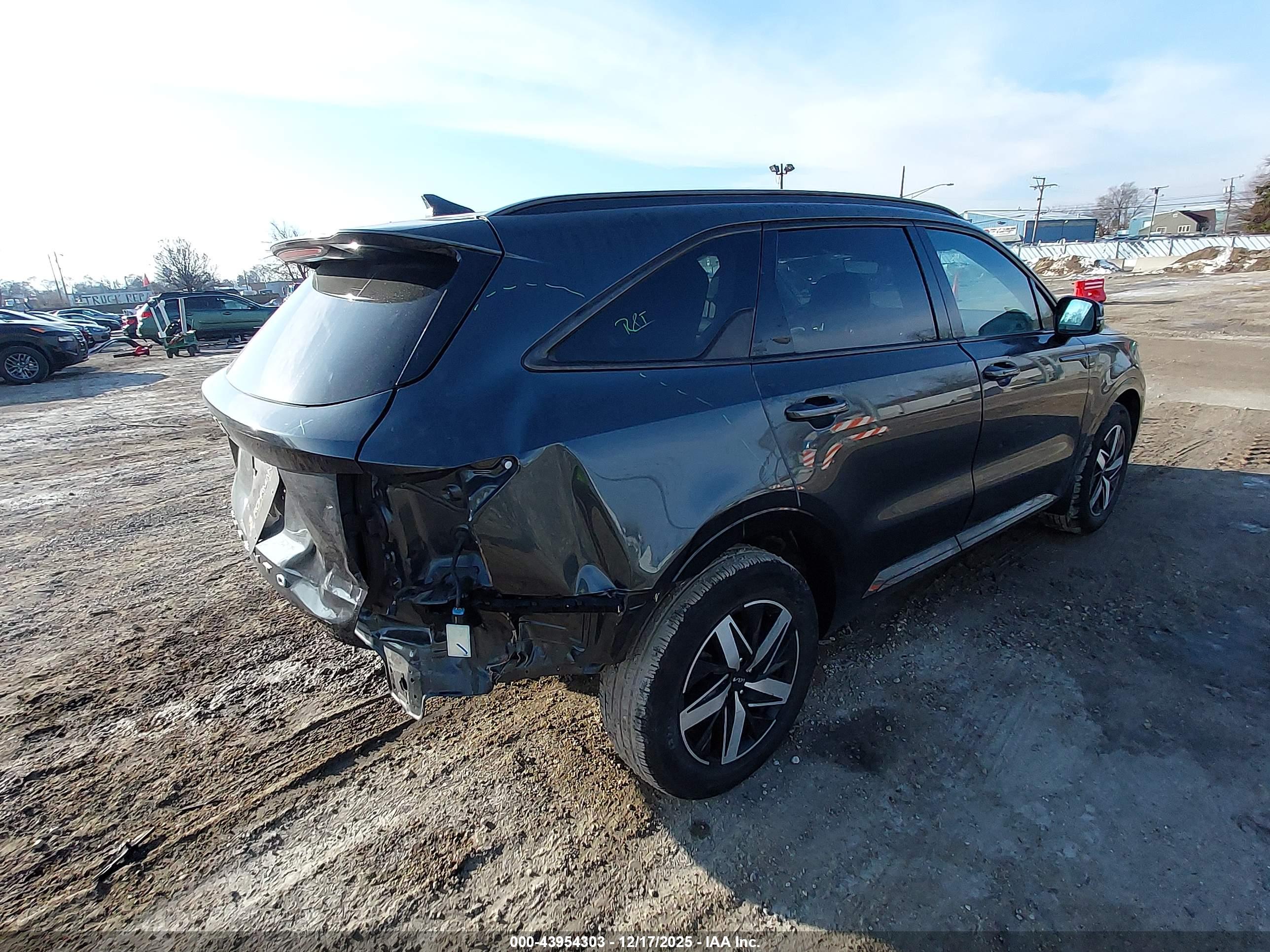 KIA SORENTO image 4
