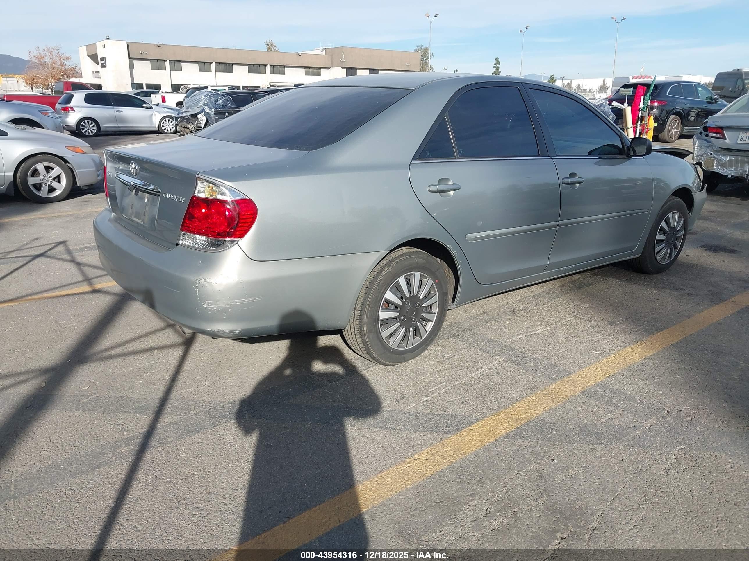 TOYOTA CAMRY image 4