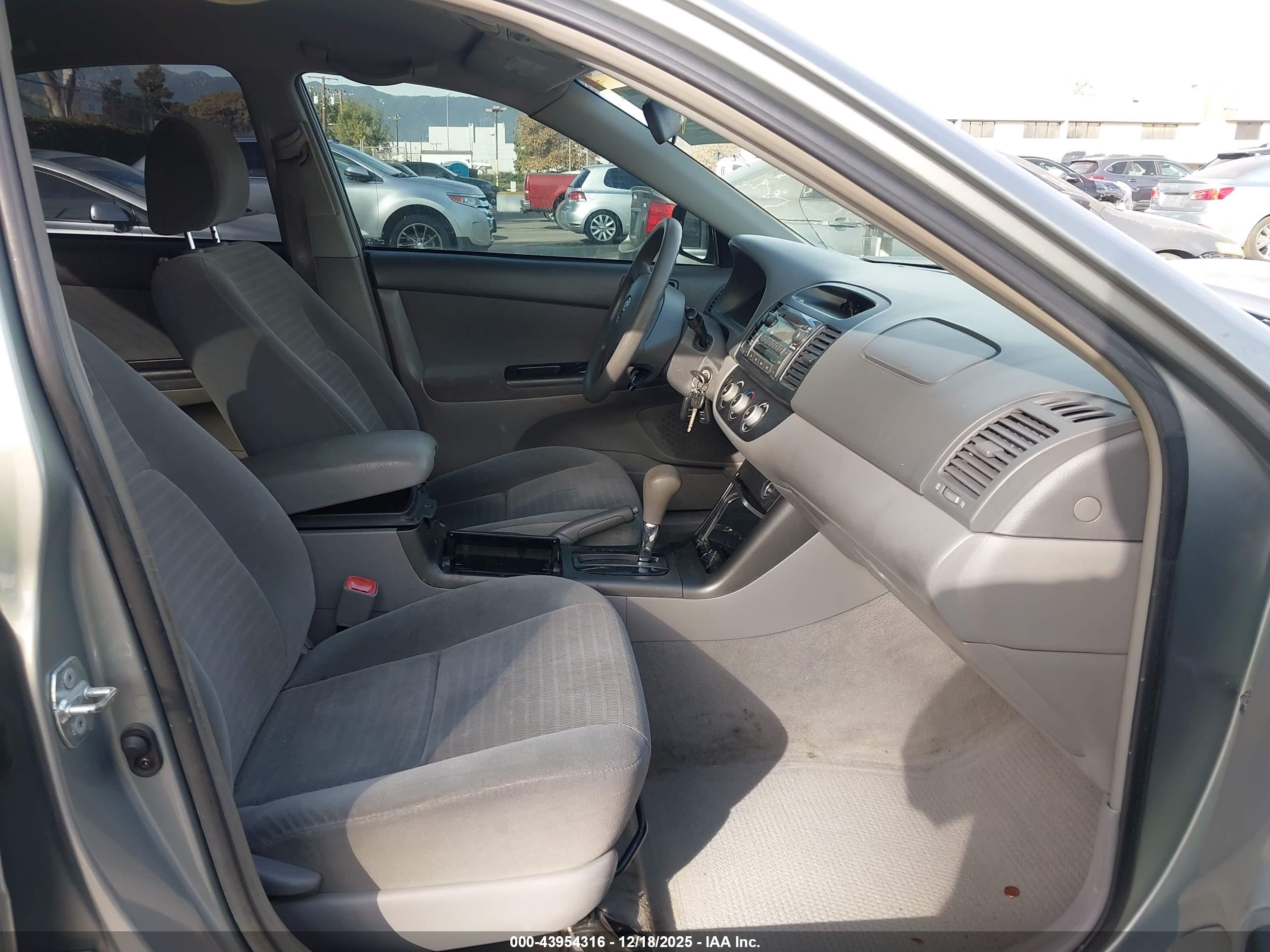 TOYOTA CAMRY image 5
